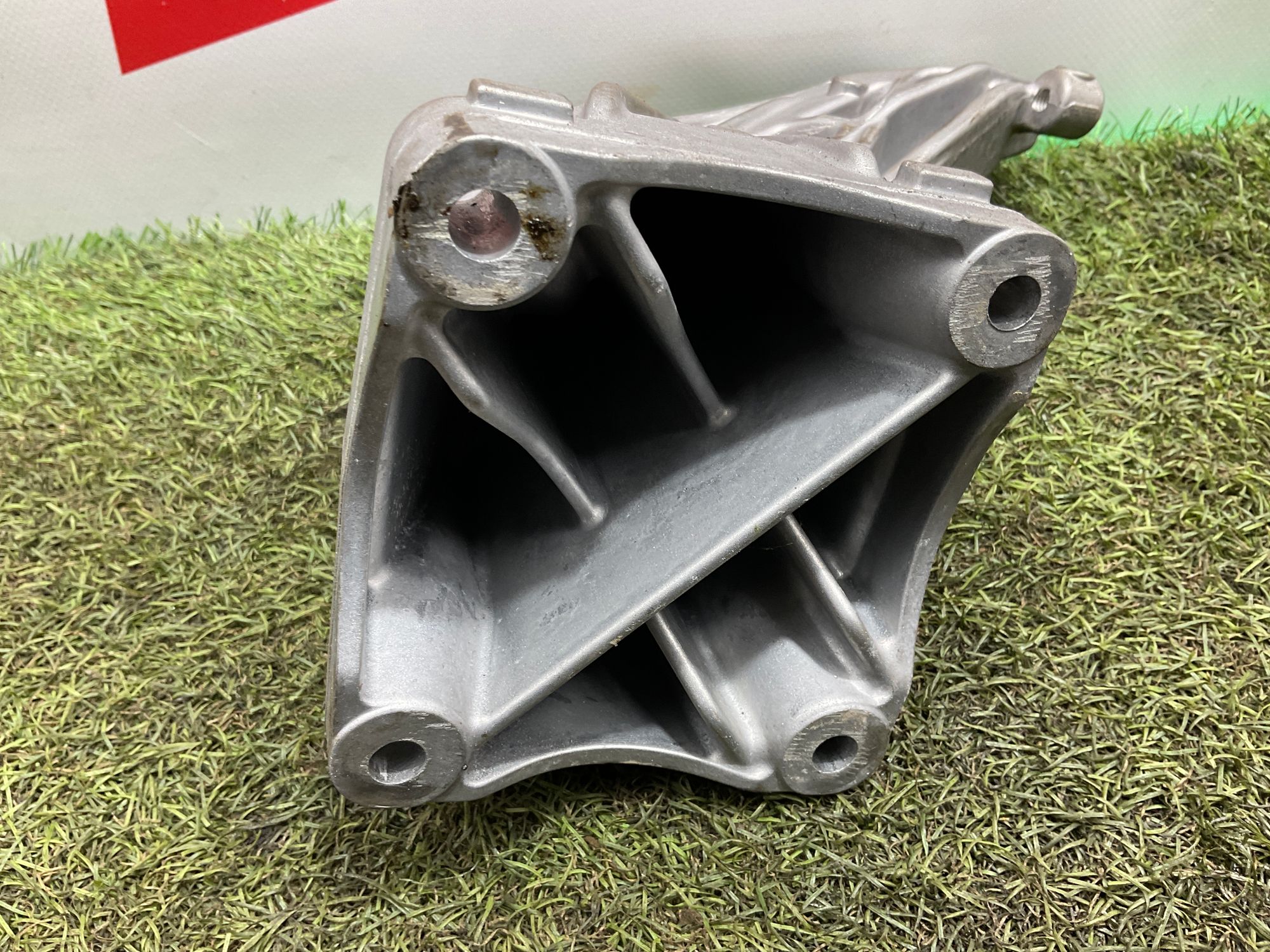 Опора двигателя правая M 274920 Mercedes-Benz C-Класс, W205, 2000 рублей, Москва