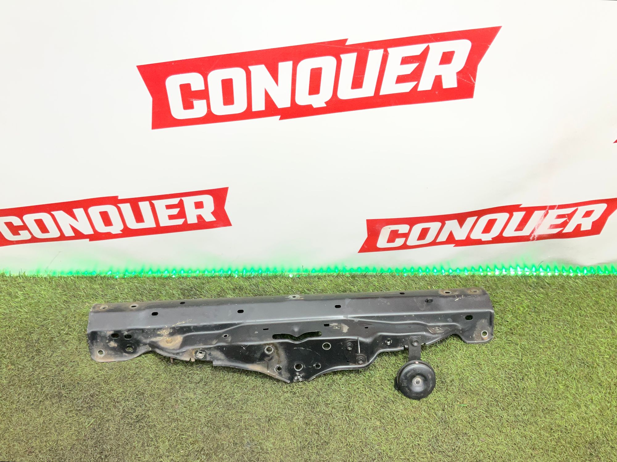 Рамка телевизора верхняя Toyota Land Cruiser 200 рестайлинг 2 (2015—2023) 2017, 3000 рублей, Москва