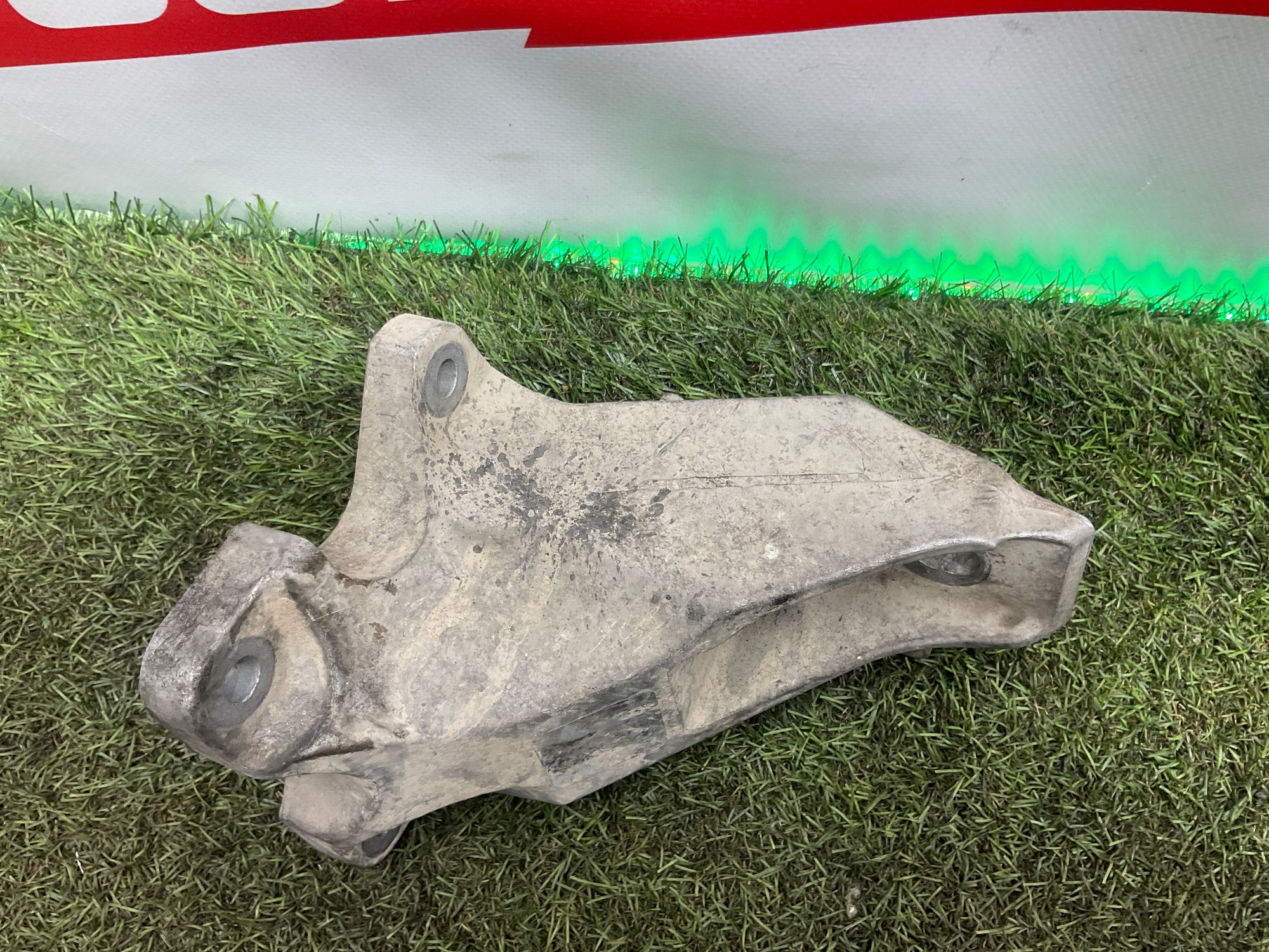 Опора двигателя правая 2.0 AJ200 Land Rover Defender II L663 2022, 2500 рублей, Москва