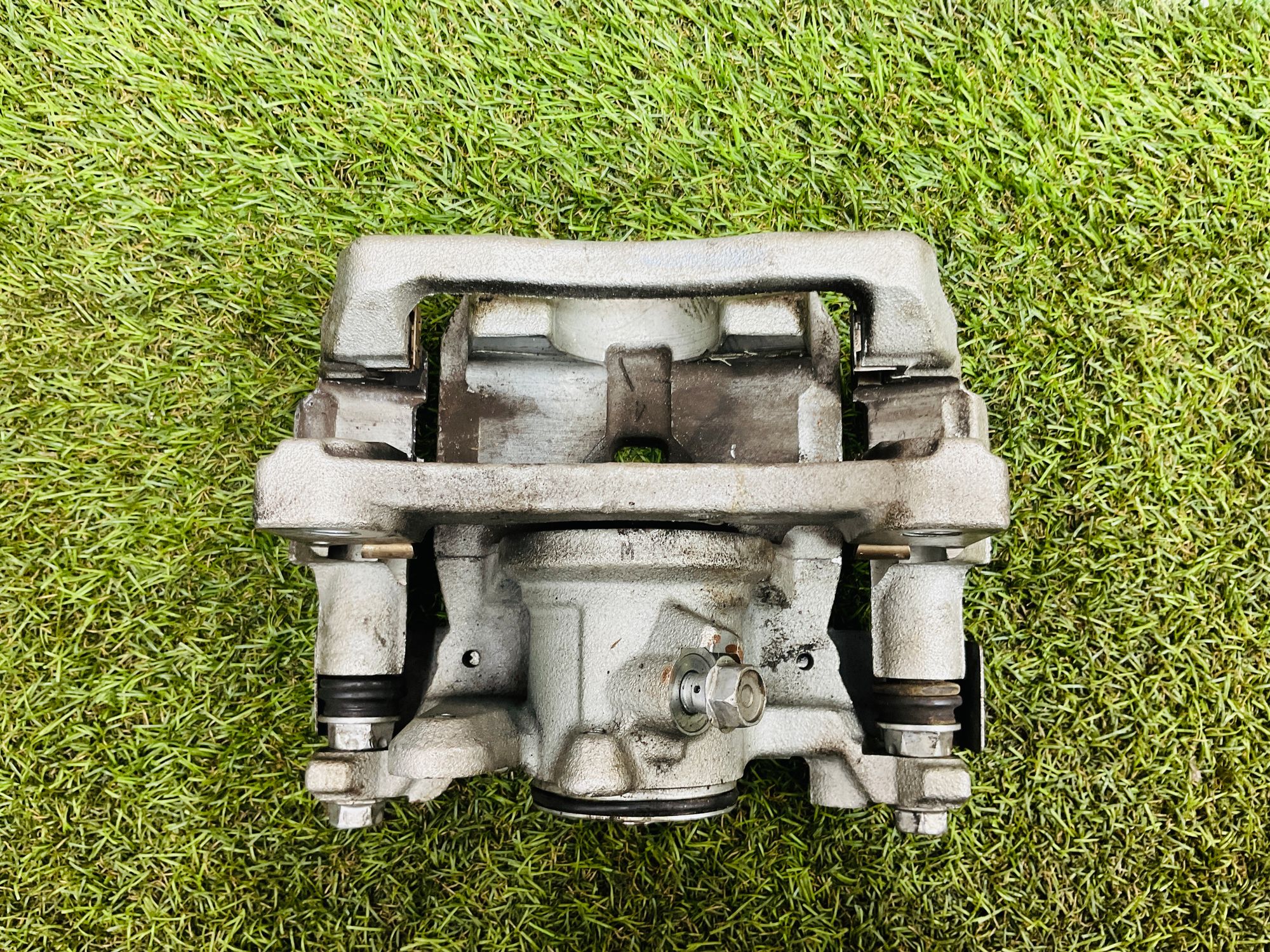 https://ycs.partsauto.market/partsauto-images/thmbs/userImages/h353NjtZg3VDP19b5HMt7LlpbQ93/part/38b3b1f1-364f-487b-a398-9e23d3e21405_1779955503210.jpg