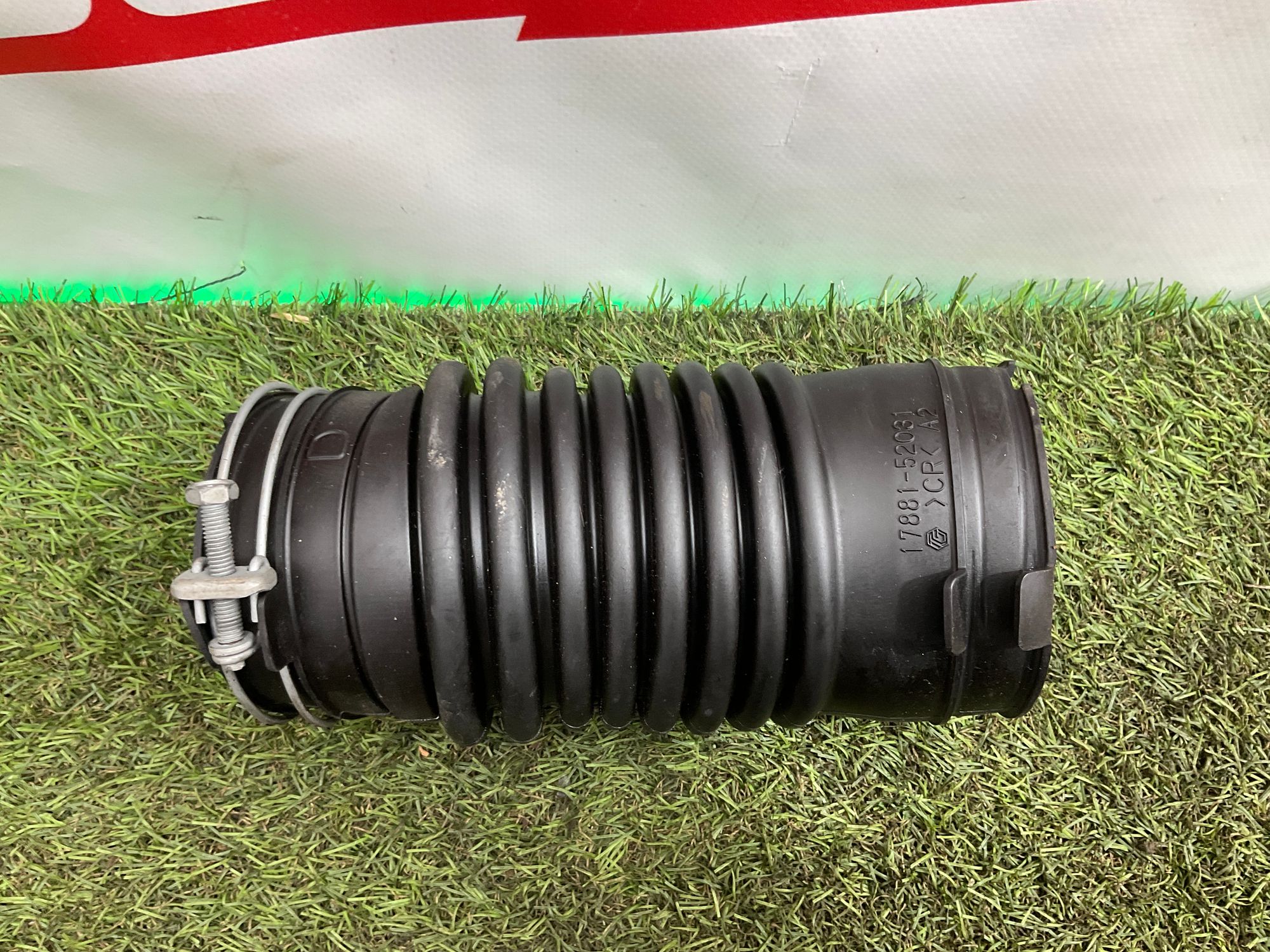 Шланг воздушного фильтра Toyota Land Cruiser 200 рестайлинг 2 (2015—2023) 2017, 8000 рублей, Москва