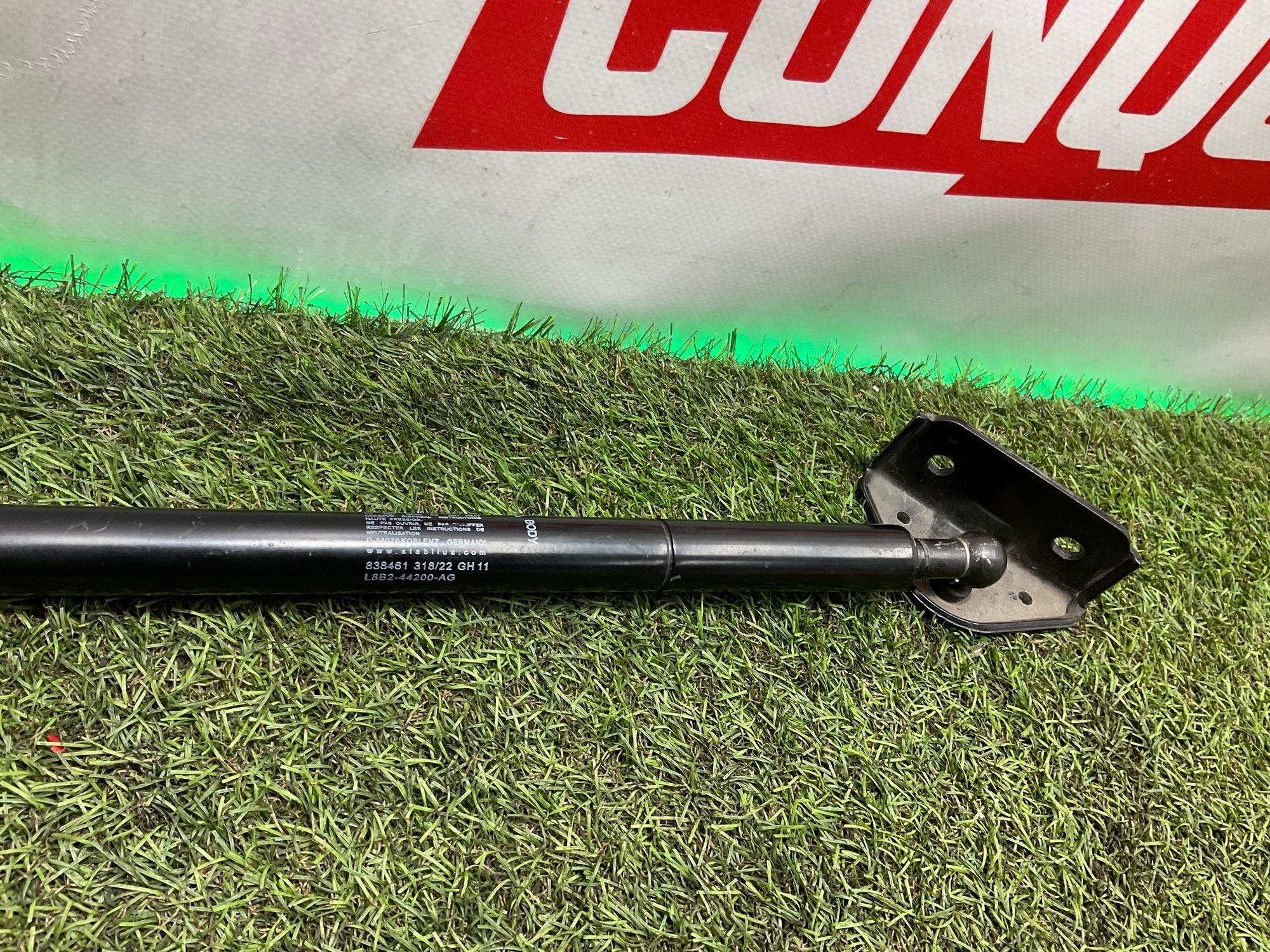 Амортизатор крышки багажника Land Rover Defender II L663 2022, 6500 рублей, Москва