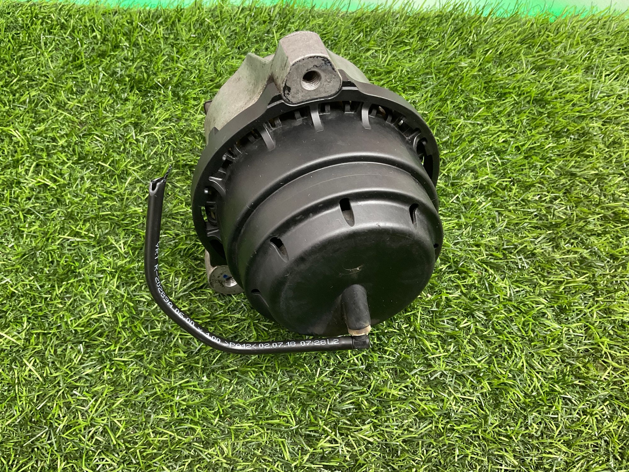 https://ycs.partsauto.market/partsauto-images/thmbs/userImages/h353NjtZg3VDP19b5HMt7LlpbQ93/part/3bee9fb1-375b-424d-8605-fcd4457a01d2_1743513879763.jpg