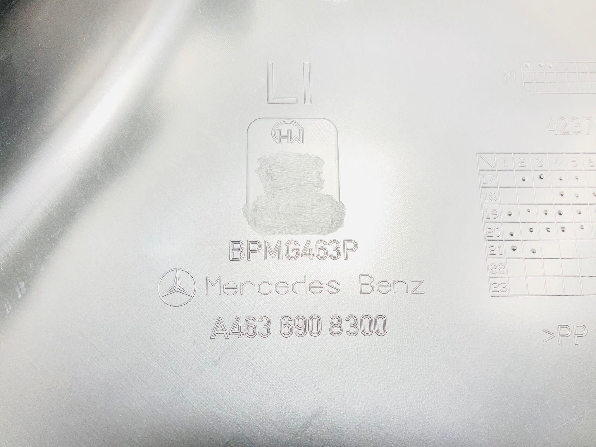 Обшивка центрально стойки кузова левая Mercedes-Benz G-Класс AMG W463 (2018—2023) 2023, 2500 рублей, Москва