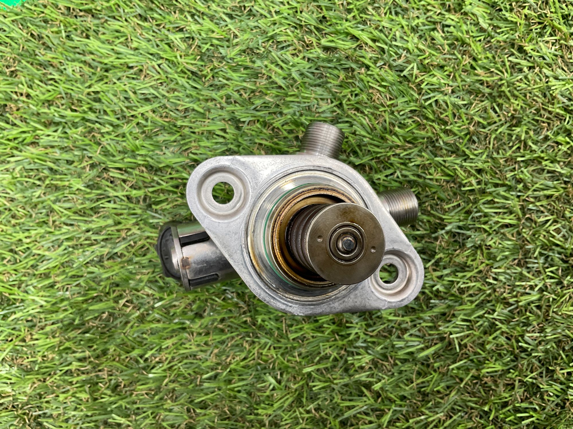 https://ycs.partsauto.market/partsauto-images/thmbs/userImages/h353NjtZg3VDP19b5HMt7LlpbQ93/part/3db1c21a-f66b-4a77-bea9-8eca8e4d0d33_1749819581057.jpg