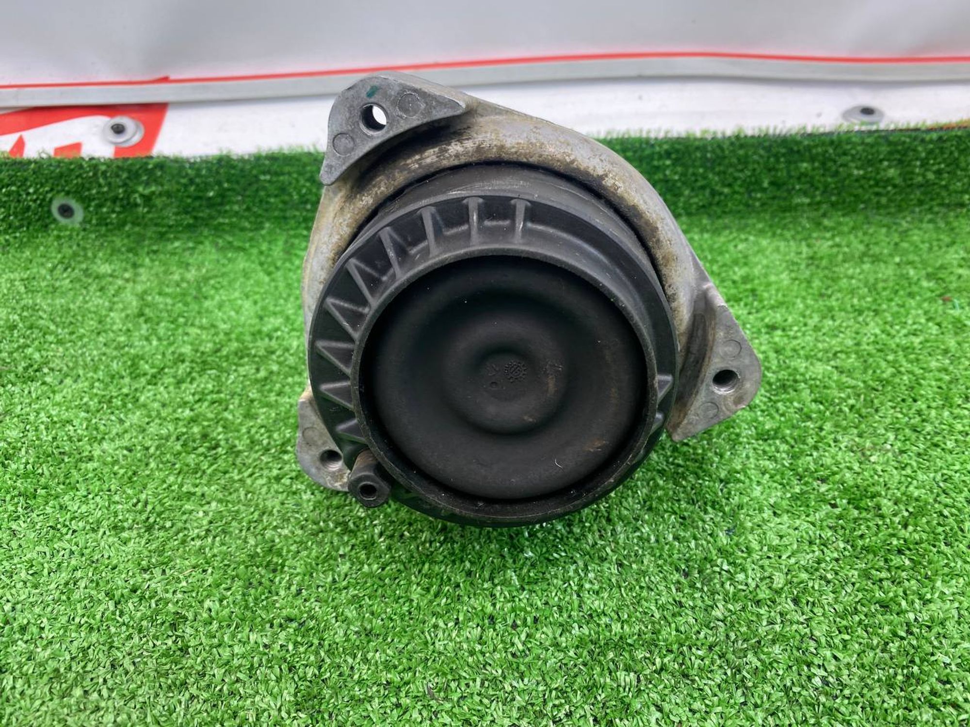 https://ycs.partsauto.market/partsauto-images/thmbs/userImages/h353NjtZg3VDP19b5HMt7LlpbQ93/part/3e4a25b1-96f2-4651-ae77-afc6db7894d2_1743247387957.jpg