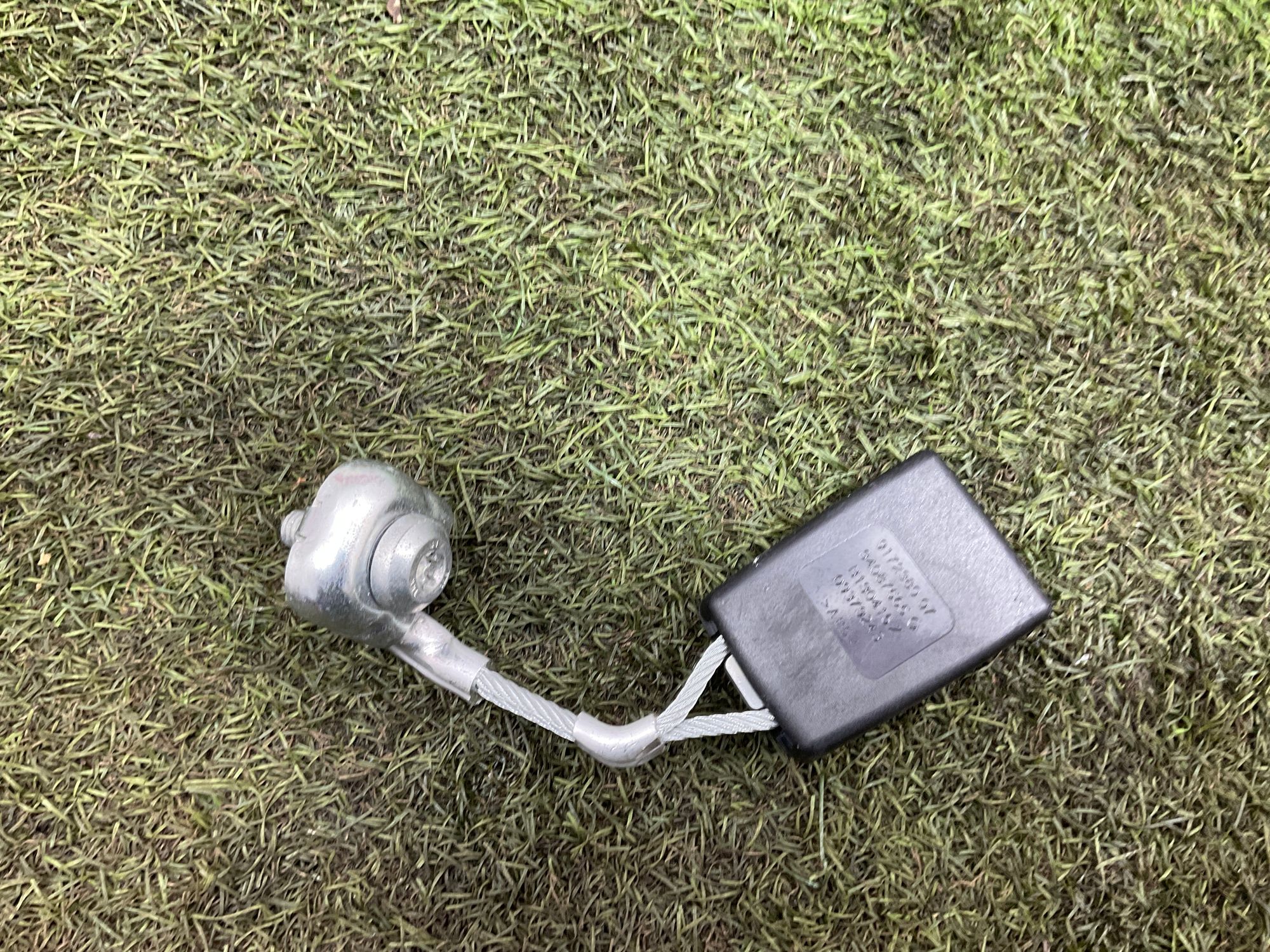 Замок ремня безопасности задний правый BMW 6 F06, 1000 рублей, Москва