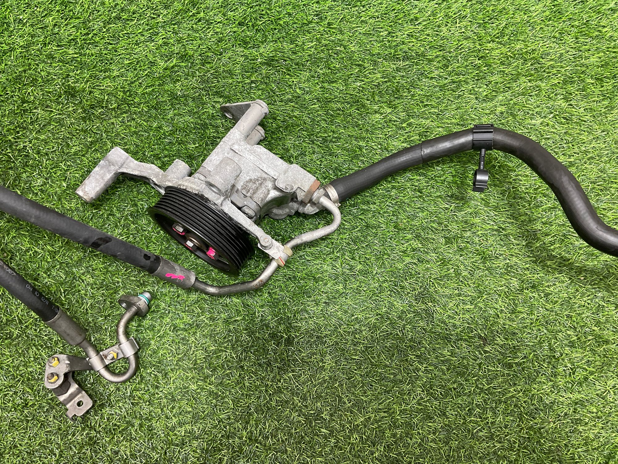 https://ycs.partsauto.market/partsauto-images/thmbs/userImages/h353NjtZg3VDP19b5HMt7LlpbQ93/part/404ba90b-dd80-4206-b9aa-3cbf1f133a7f_1736322909354.jpg