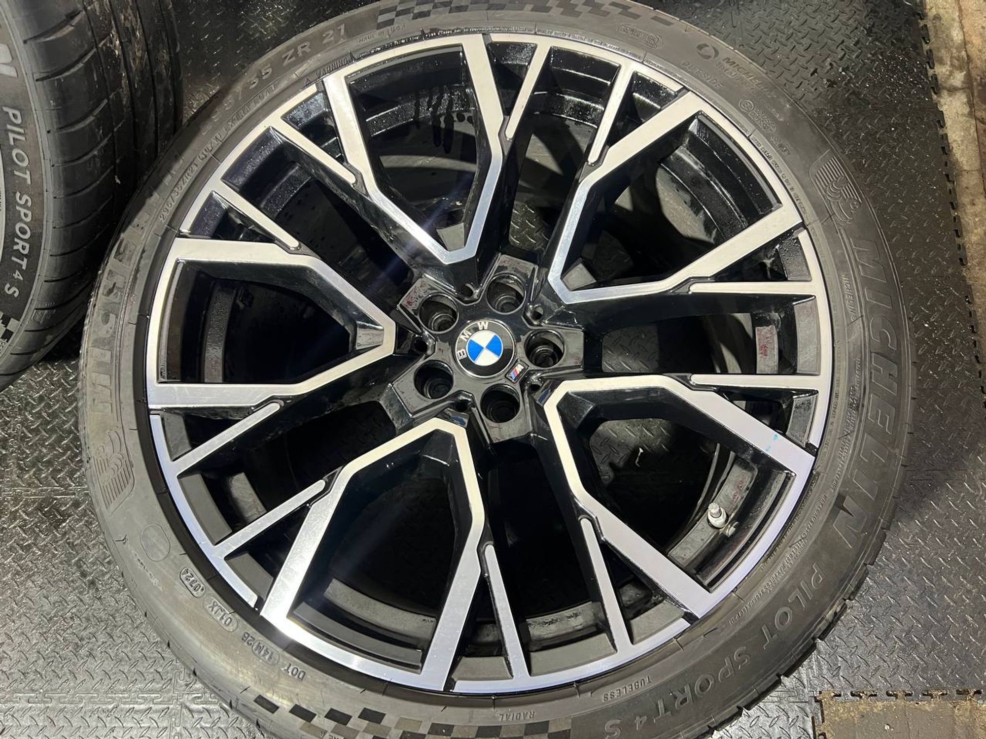 https://ycs.partsauto.market/partsauto-images/thmbs/userImages/h353NjtZg3VDP19b5HMt7LlpbQ93/part/405675a6-dfef-417f-a1dc-2d6afafd8ab3_1733318670786.jpg