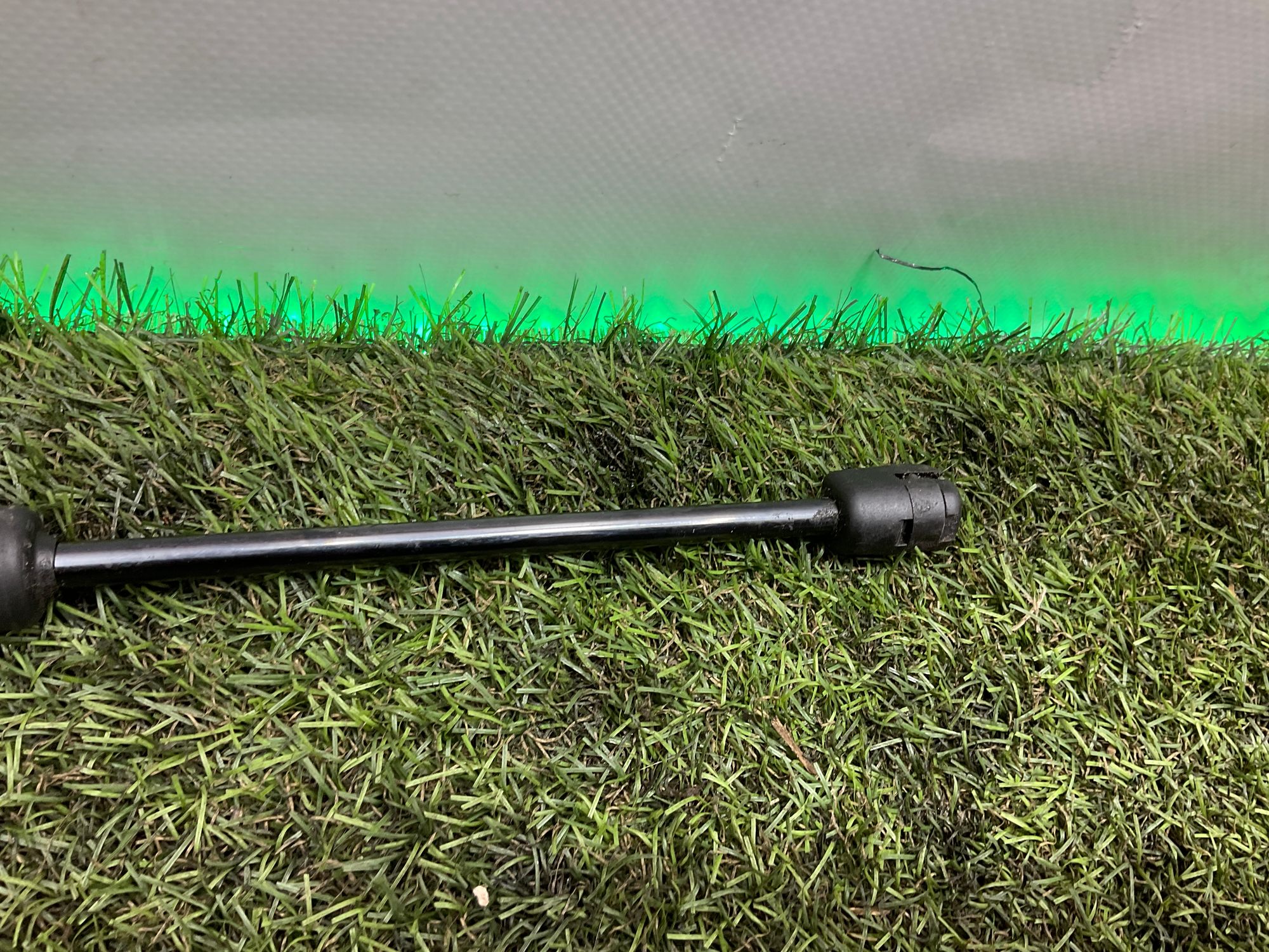 Амортизатор капота Land Rover Defender II L663 2022, 3500 рублей, Москва