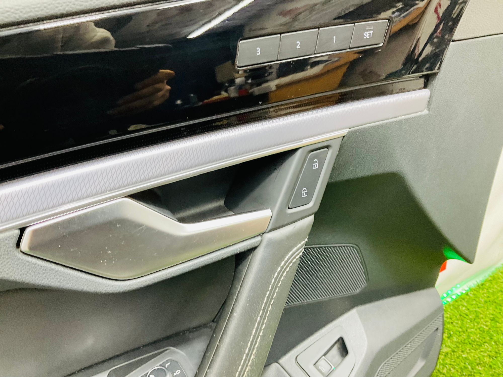 Обшивка двери передней левой Volkswagen Touareg III (2018—2023) 2018, 10000 рублей, Москва
