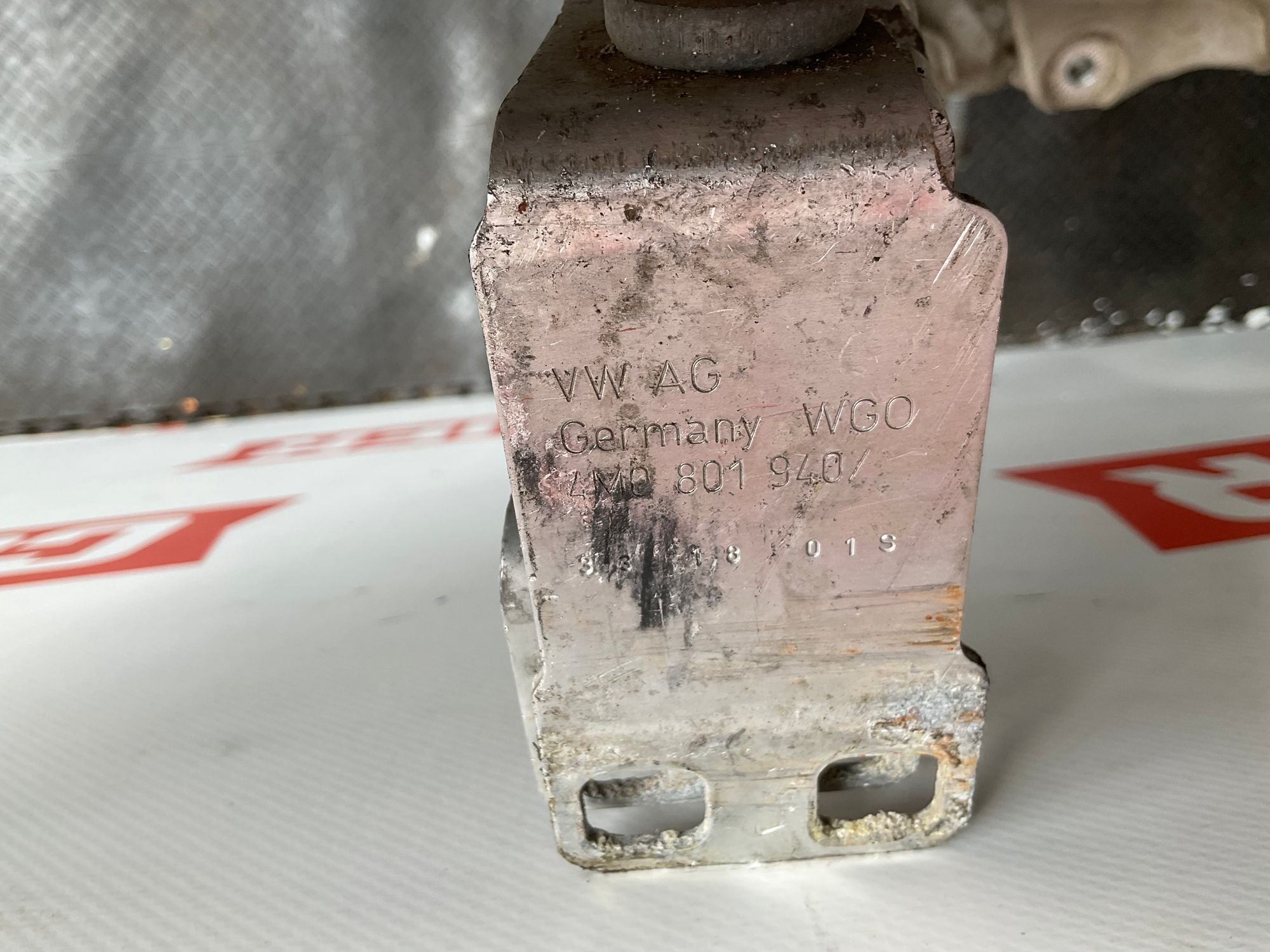 https://ycs.partsauto.market/partsauto-images/thmbs/userImages/h353NjtZg3VDP19b5HMt7LlpbQ93/part/40af5fdb-a22c-4eb0-8e2a-a5ff4cc57077_1786015923887.jpg