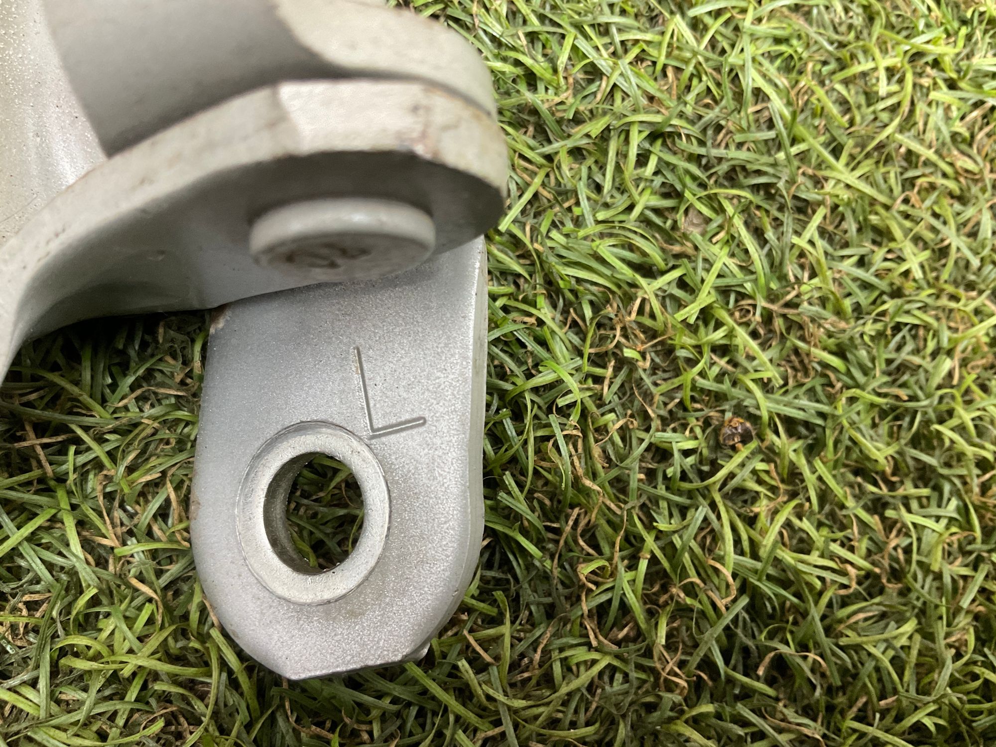 https://ycs.partsauto.market/partsauto-images/thmbs/userImages/h353NjtZg3VDP19b5HMt7LlpbQ93/part/40b4e861-40f9-4075-ac9d-c91eb5e85b52_1779808082035.jpg