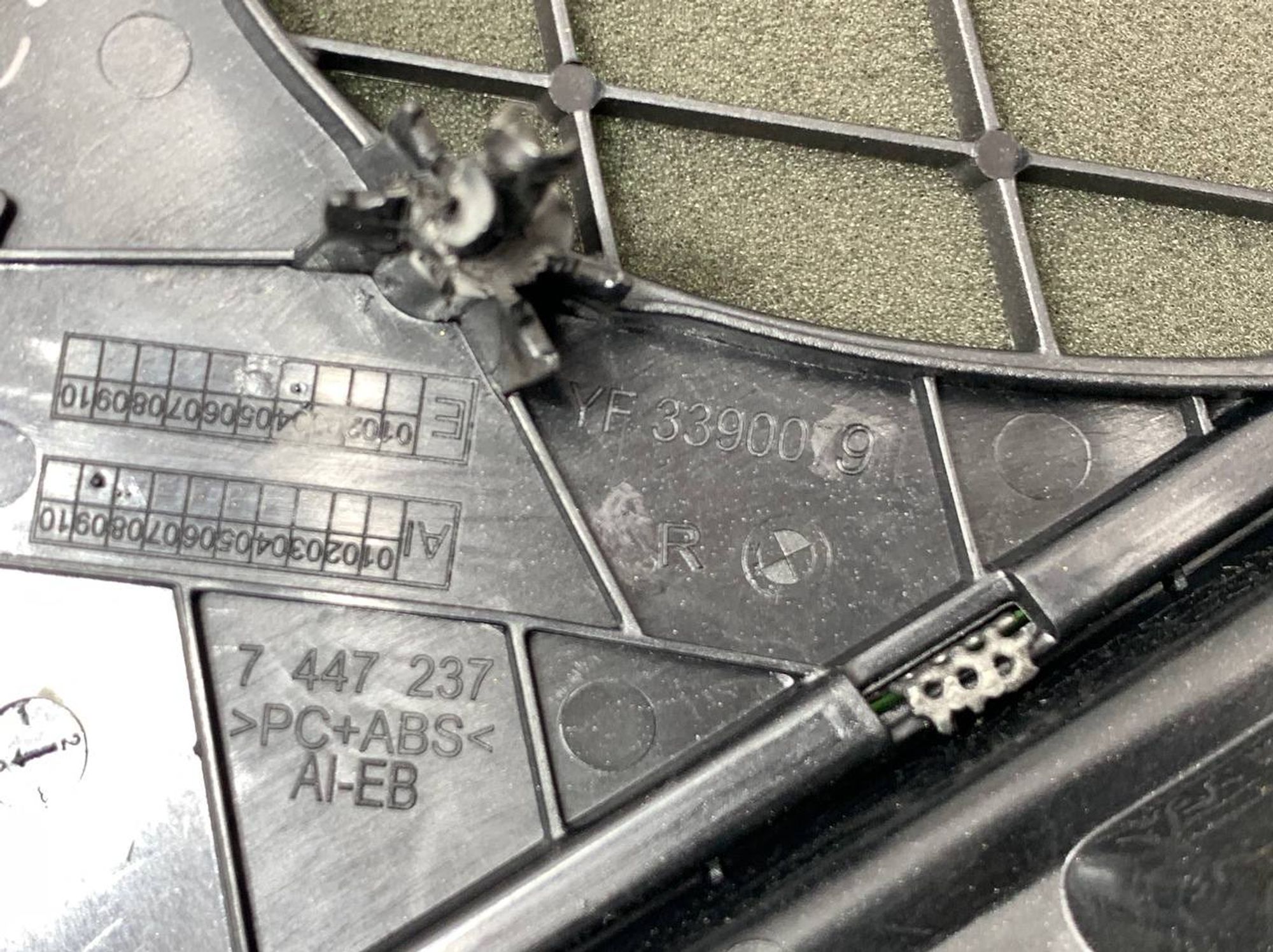 https://ycs.partsauto.market/partsauto-images/thmbs/userImages/h353NjtZg3VDP19b5HMt7LlpbQ93/part/40c15e29-7414-4c23-bfce-2159b68e7fc1_1728566921440.jpg