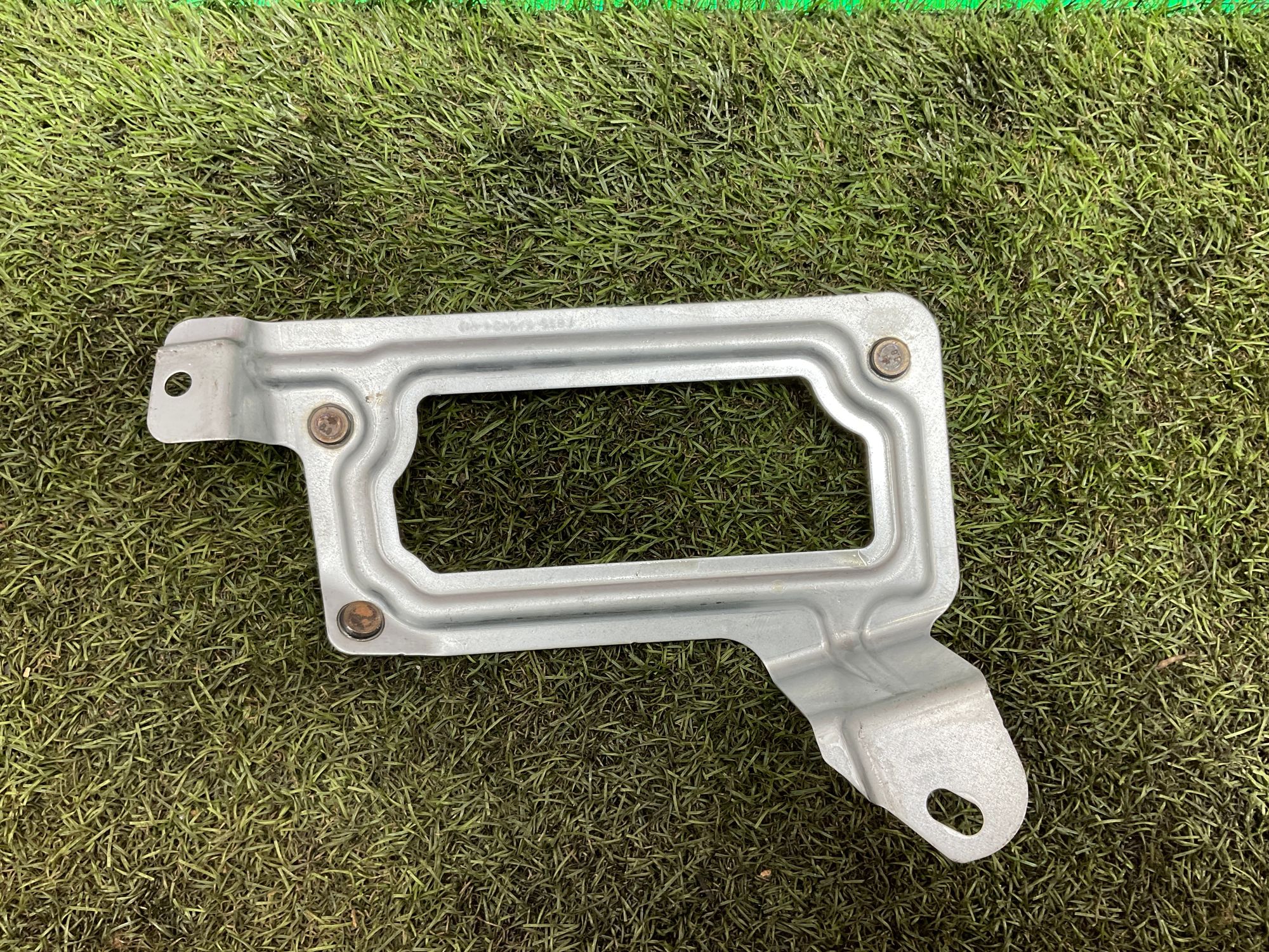 Кронштейн блока телематической системы Land Rover Defender II L663 2022, 2000 рублей, Москва