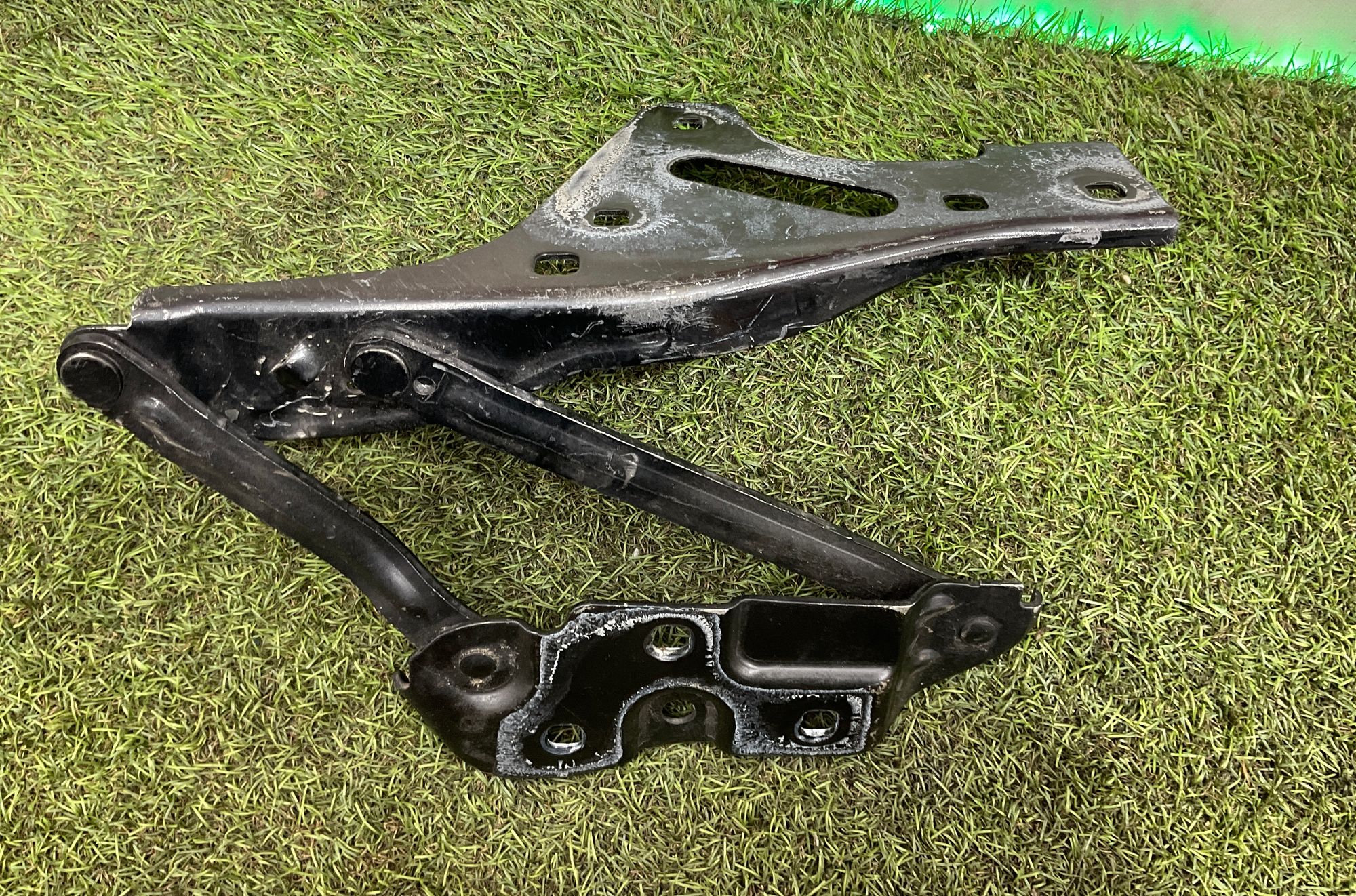 Петля капота правая Land Rover Defender II L663 2022, 9500 рублей, Москва