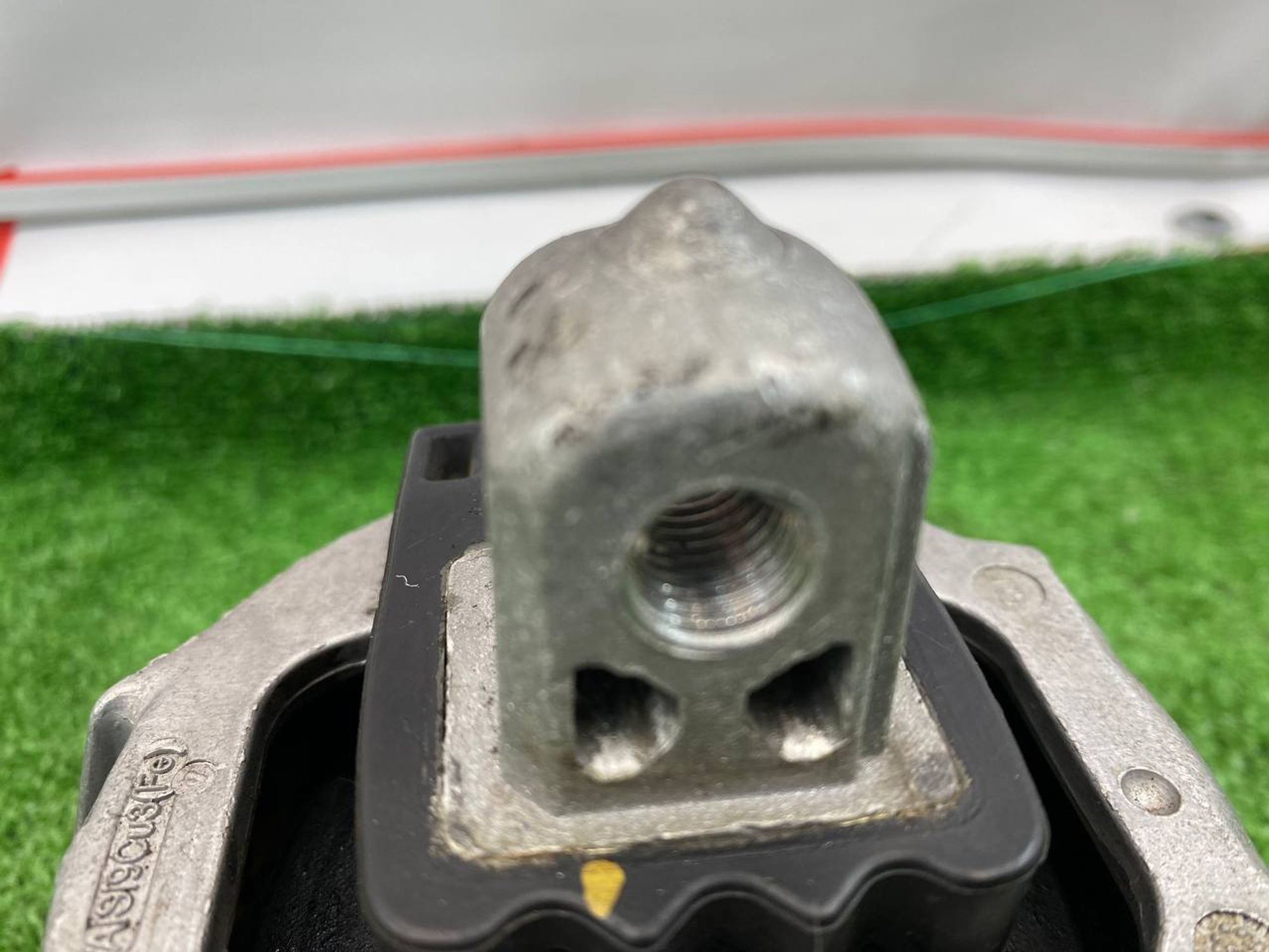 https://ycs.partsauto.market/partsauto-images/thmbs/userImages/h353NjtZg3VDP19b5HMt7LlpbQ93/part/42430b83-3794-4f08-9567-ed5e467743e6_1746713245579.jpg
