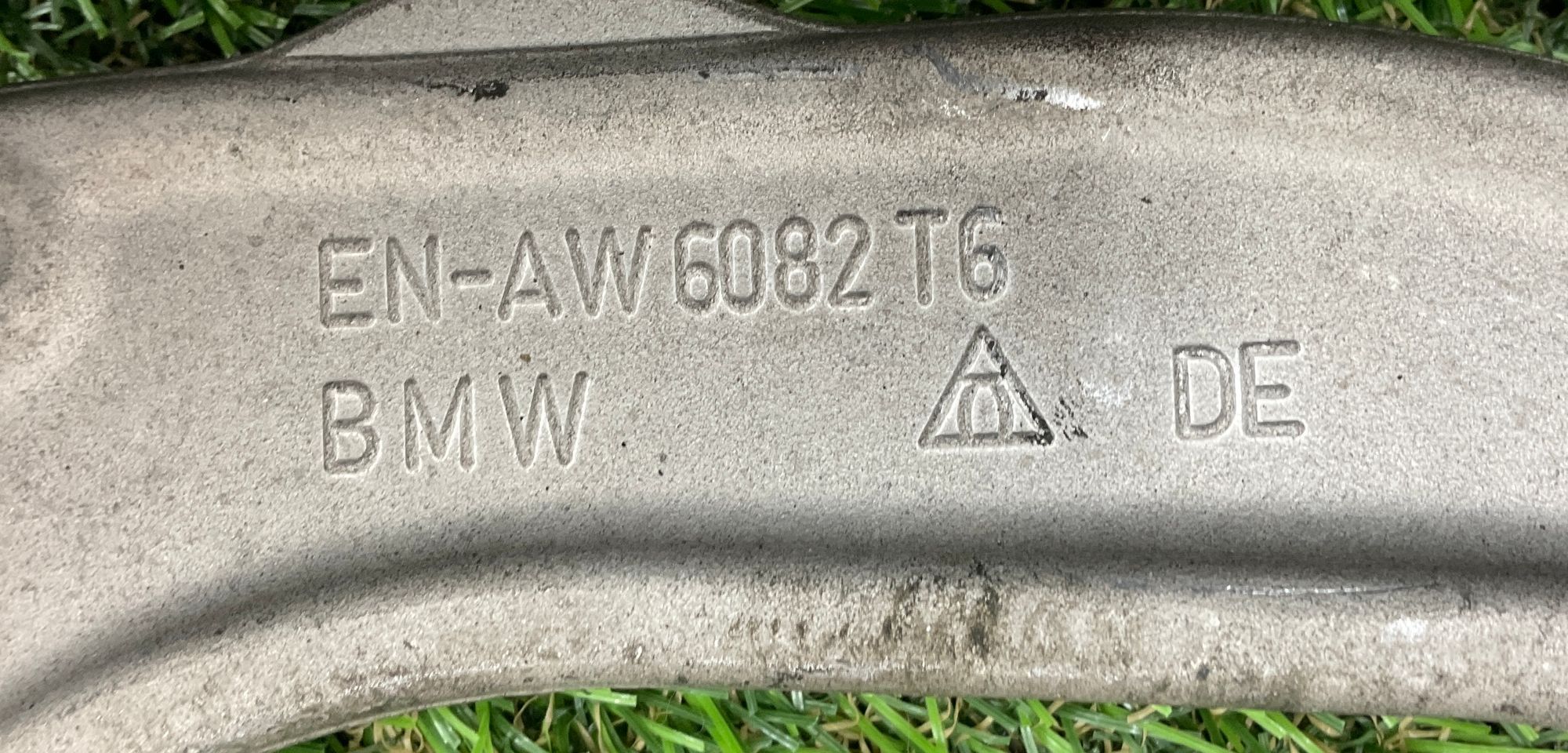 https://ycs.partsauto.market/partsauto-images/thmbs/userImages/h353NjtZg3VDP19b5HMt7LlpbQ93/part/42ca9bea-8f2b-4b84-afb1-319772324e83_1746710334262.jpg