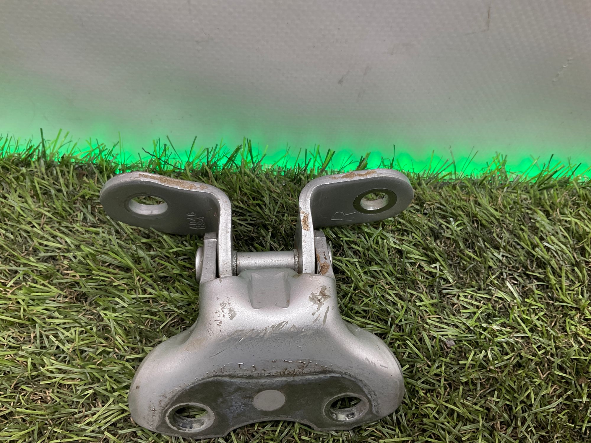 Петля двери правой передней Toyota Land Cruiser 200 рестайлинг 2 (2015—2023) 2017, 2000 рублей, Москва