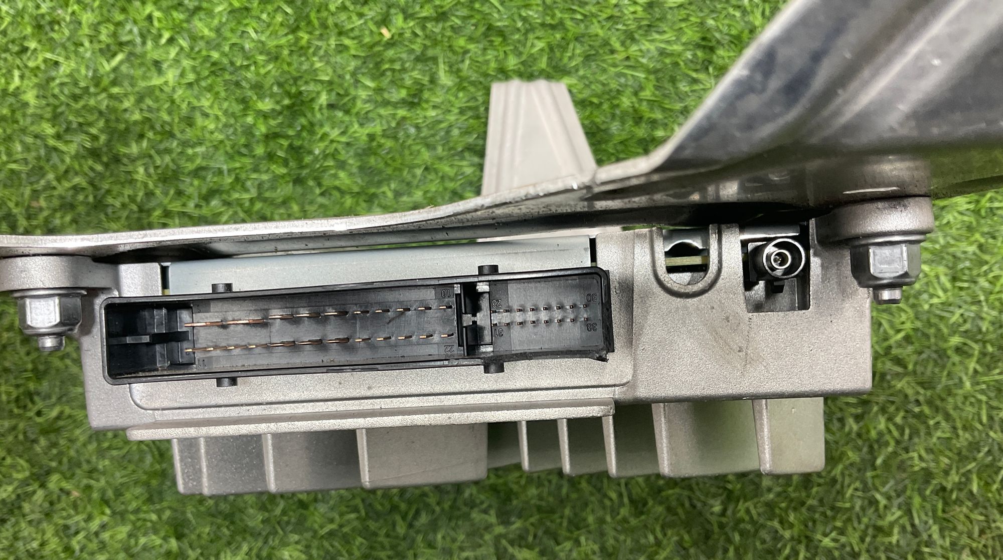 https://ycs.partsauto.market/partsauto-images/thmbs/userImages/h353NjtZg3VDP19b5HMt7LlpbQ93/part/43179c33-eb4f-4f62-b908-9c6343a3008f_1736948179578.jpg