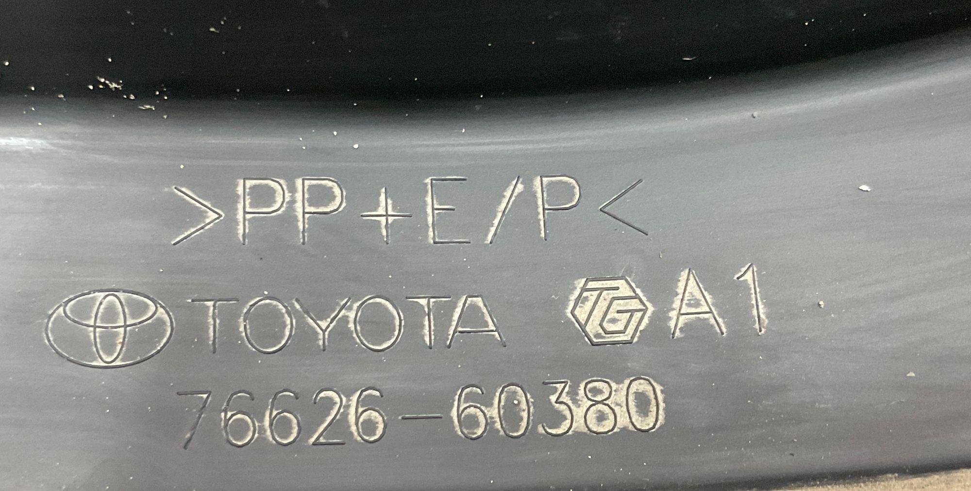 Брызговик задний левый Toyota Land Cruiser 300 (2021—2023) 2022, 3000 рублей, Москва