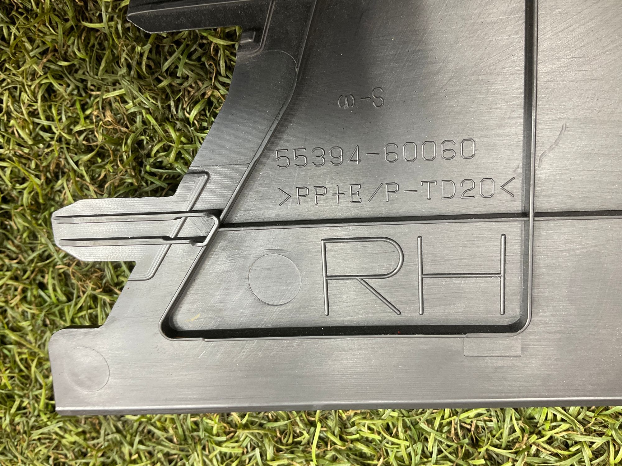 https://ycs.partsauto.market/partsauto-images/thmbs/userImages/h353NjtZg3VDP19b5HMt7LlpbQ93/part/438a99d2-c30e-4d7a-8ce2-6aa4269cae0a_1779700584040.jpg