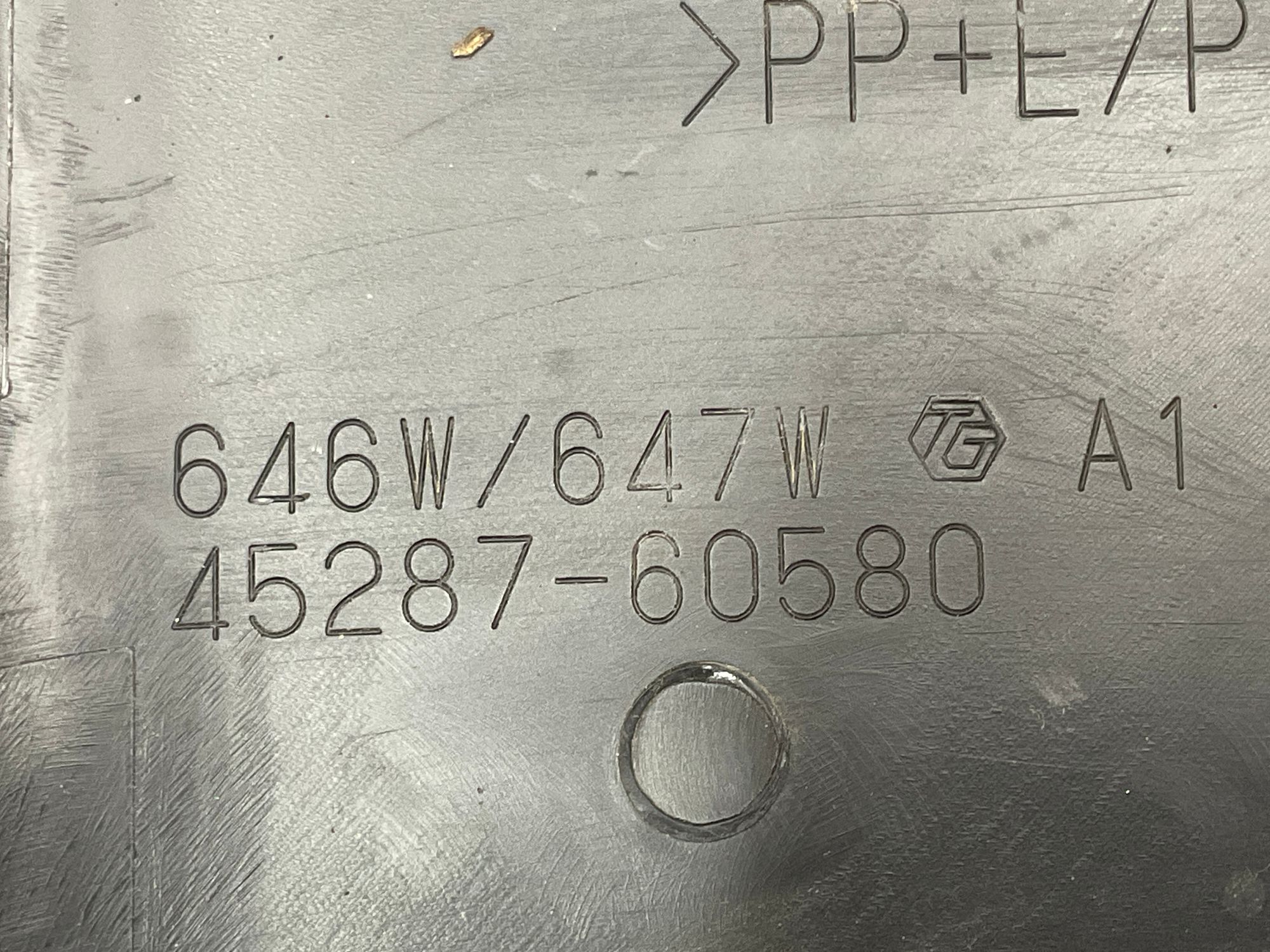 Кожух рулевой колонки Toyota Land Cruiser 200 рестайлинг 2 (2015—2023) 2017, 6500 рублей, Москва