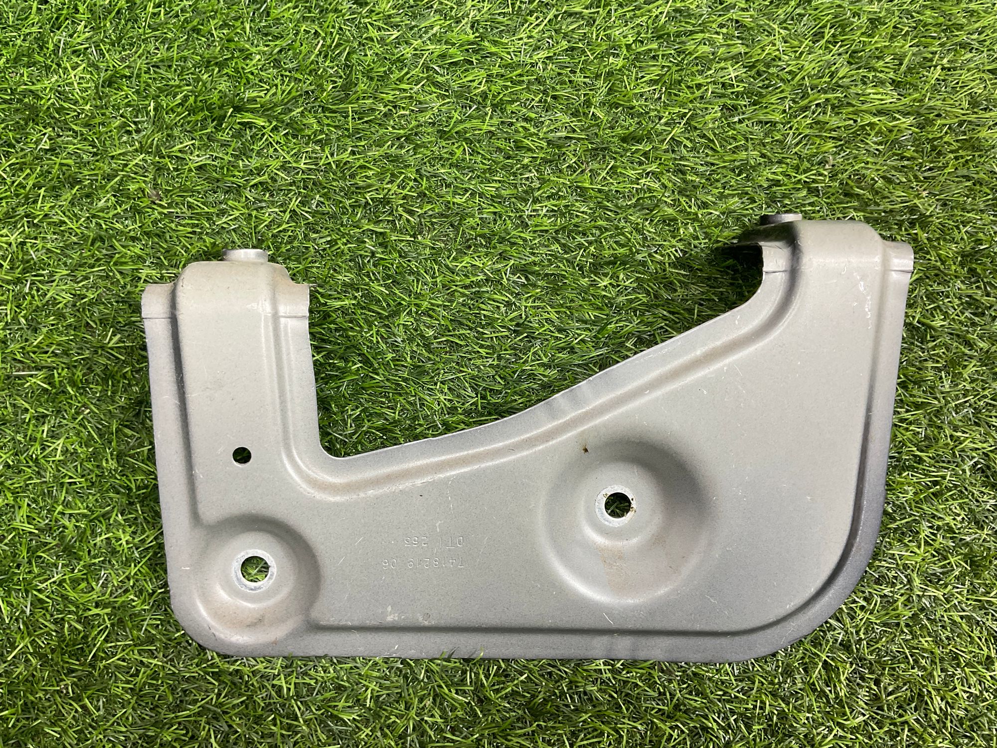 https://ycs.partsauto.market/partsauto-images/thmbs/userImages/h353NjtZg3VDP19b5HMt7LlpbQ93/part/43d4b3b9-fef1-4da3-a00a-59ea5946b90d_1742374441649.jpg