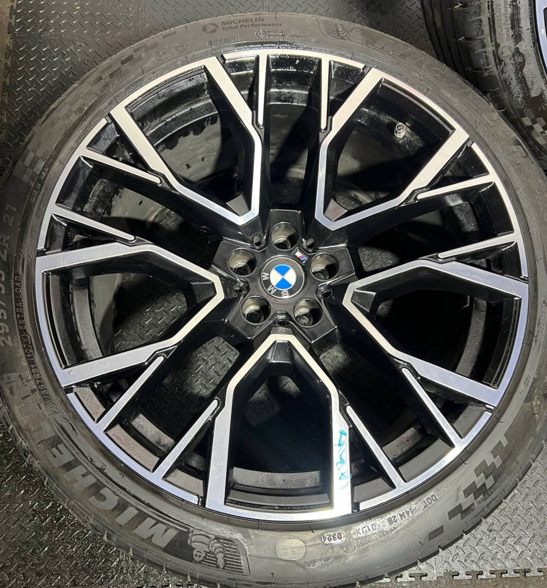 https://ycs.partsauto.market/partsauto-images/thmbs/userImages/h353NjtZg3VDP19b5HMt7LlpbQ93/part/44075b9b-337b-4e9a-981d-d0226c536277_1733318670223.jpg