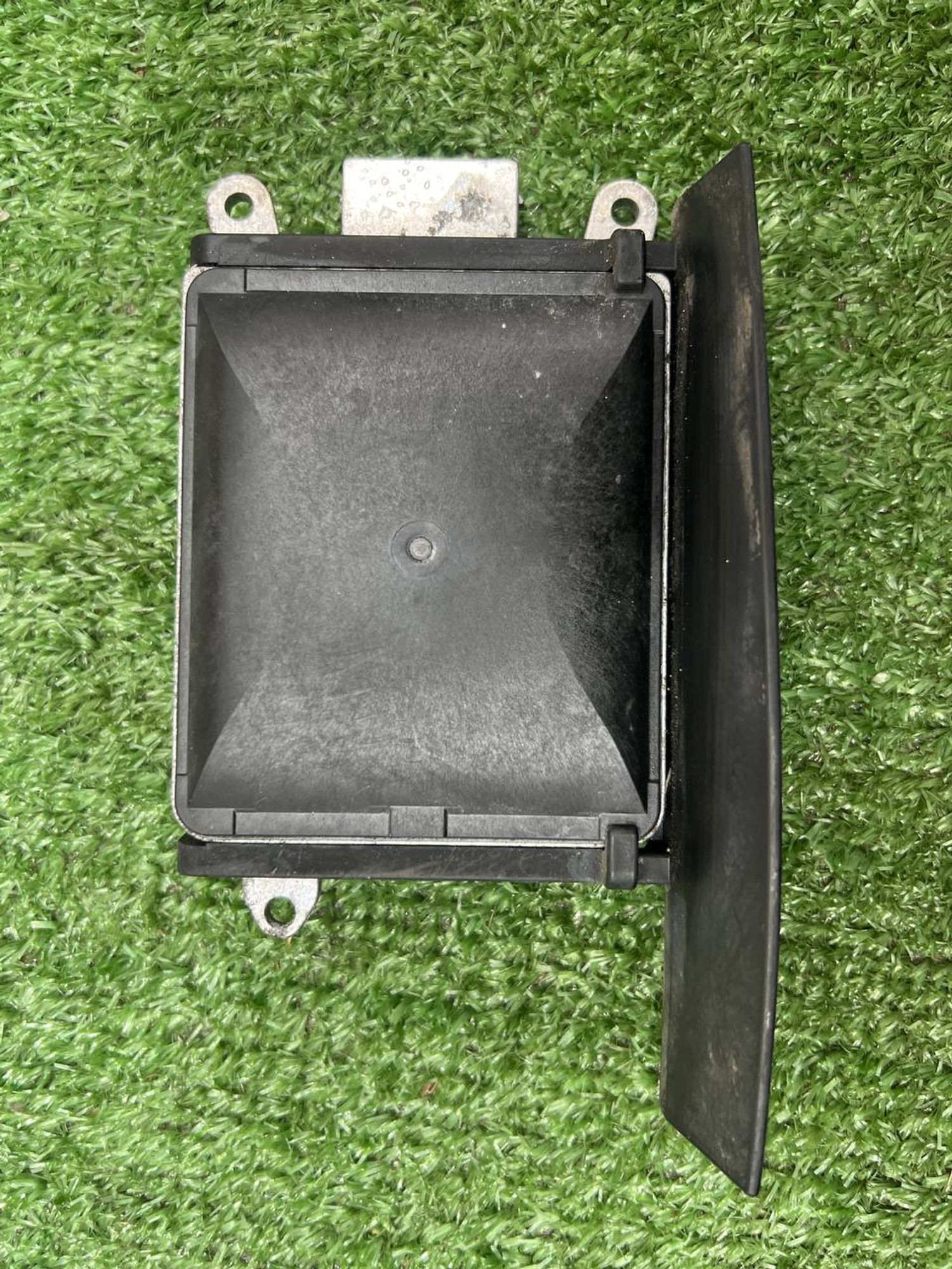 https://ycs.partsauto.market/partsauto-images/thmbs/userImages/h353NjtZg3VDP19b5HMt7LlpbQ93/part/461349f3-6e71-4527-979b-9c4ce3daea02_1730205217958.jpg