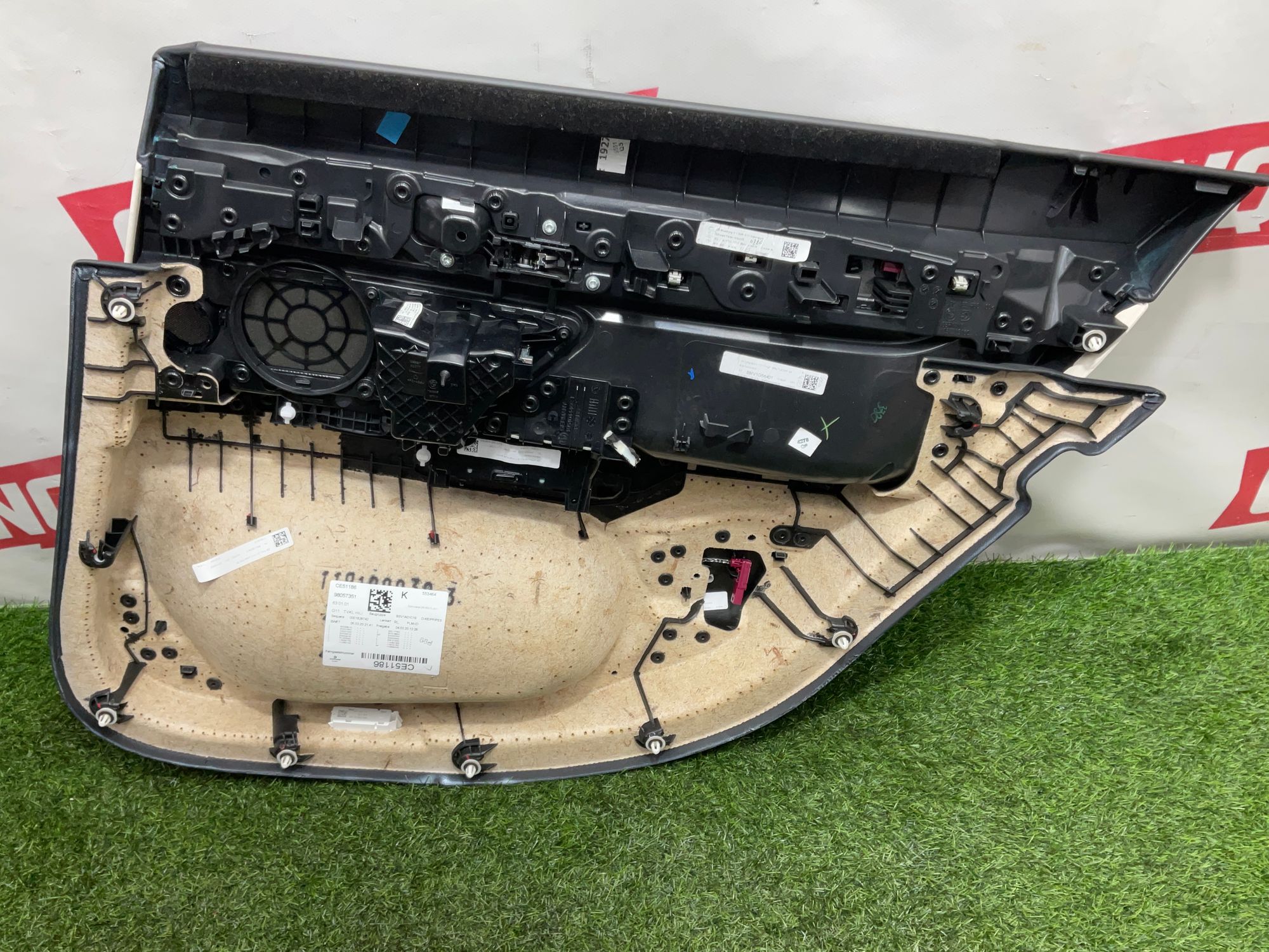 https://ycs.partsauto.market/partsauto-images/thmbs/userImages/h353NjtZg3VDP19b5HMt7LlpbQ93/part/464a2e0d-f567-40e9-ac45-f168f47f52d5_1737983994951.jpg