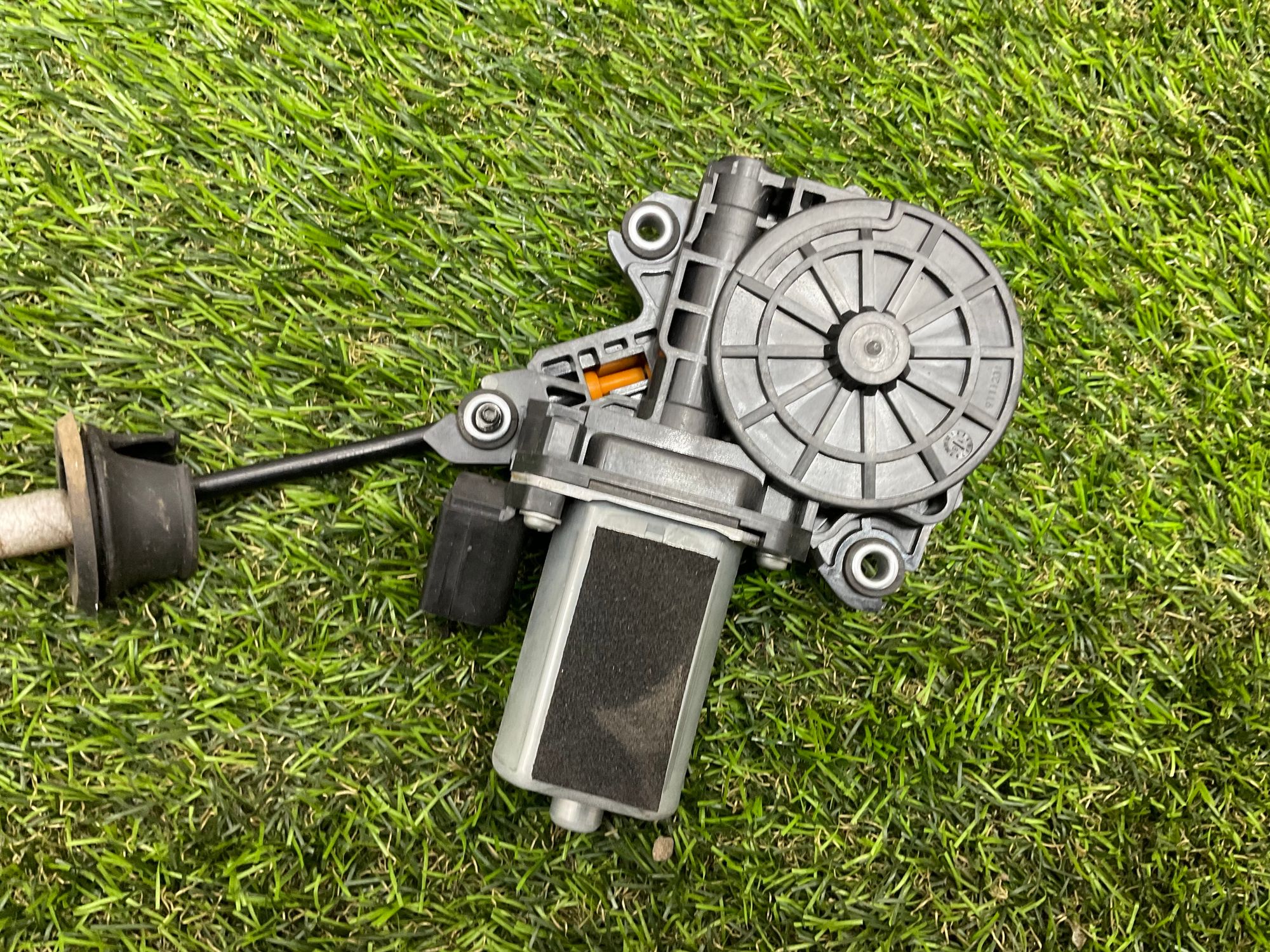 https://ycs.partsauto.market/partsauto-images/thmbs/userImages/h353NjtZg3VDP19b5HMt7LlpbQ93/part/470511ba-3203-4b74-8918-7eceec273372_1786352963644.jpg