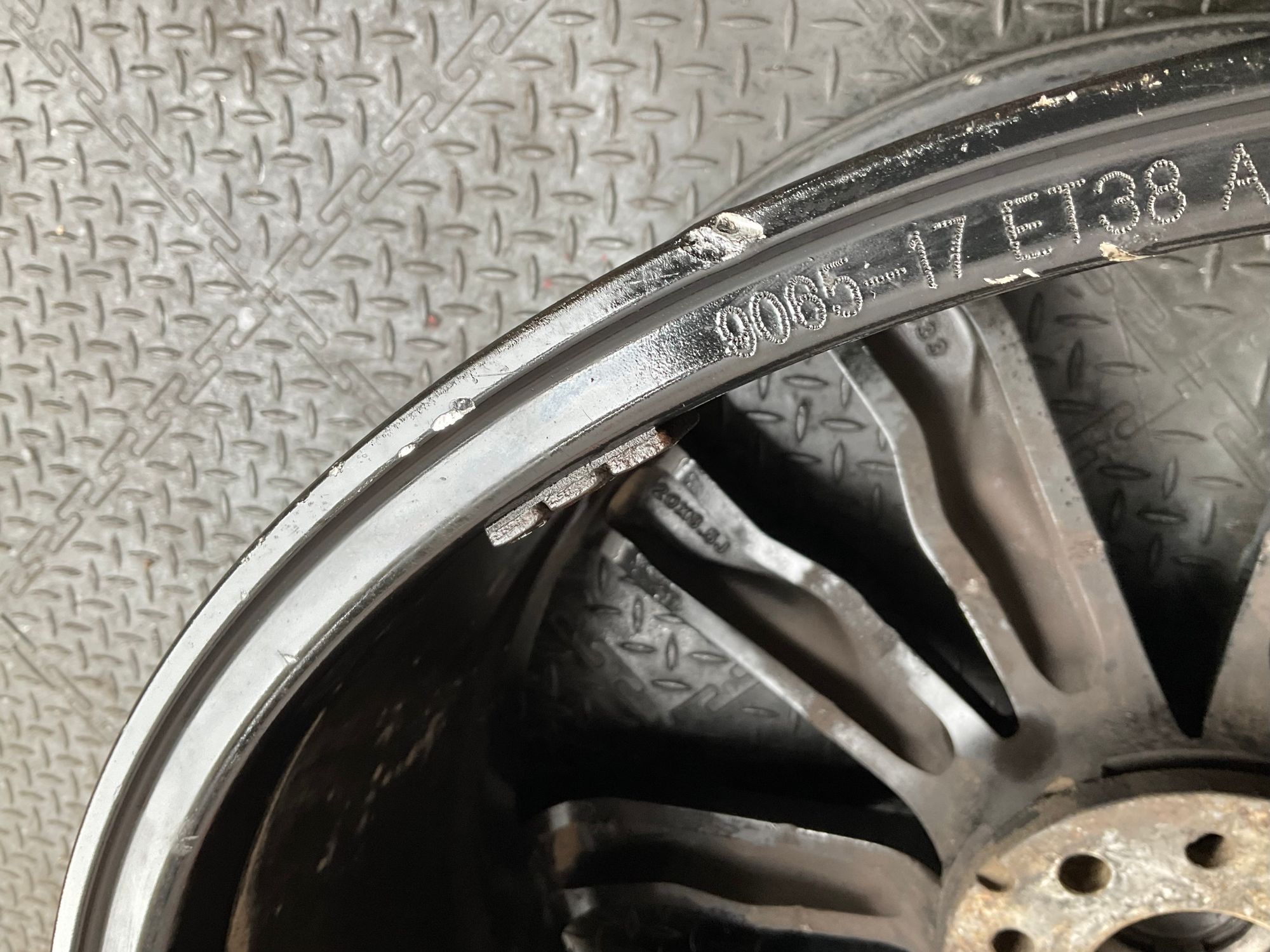 https://ycs.partsauto.market/partsauto-images/thmbs/userImages/h353NjtZg3VDP19b5HMt7LlpbQ93/part/47fb4d9f-0306-438b-999a-d03d18869711_1788182805348.jpg