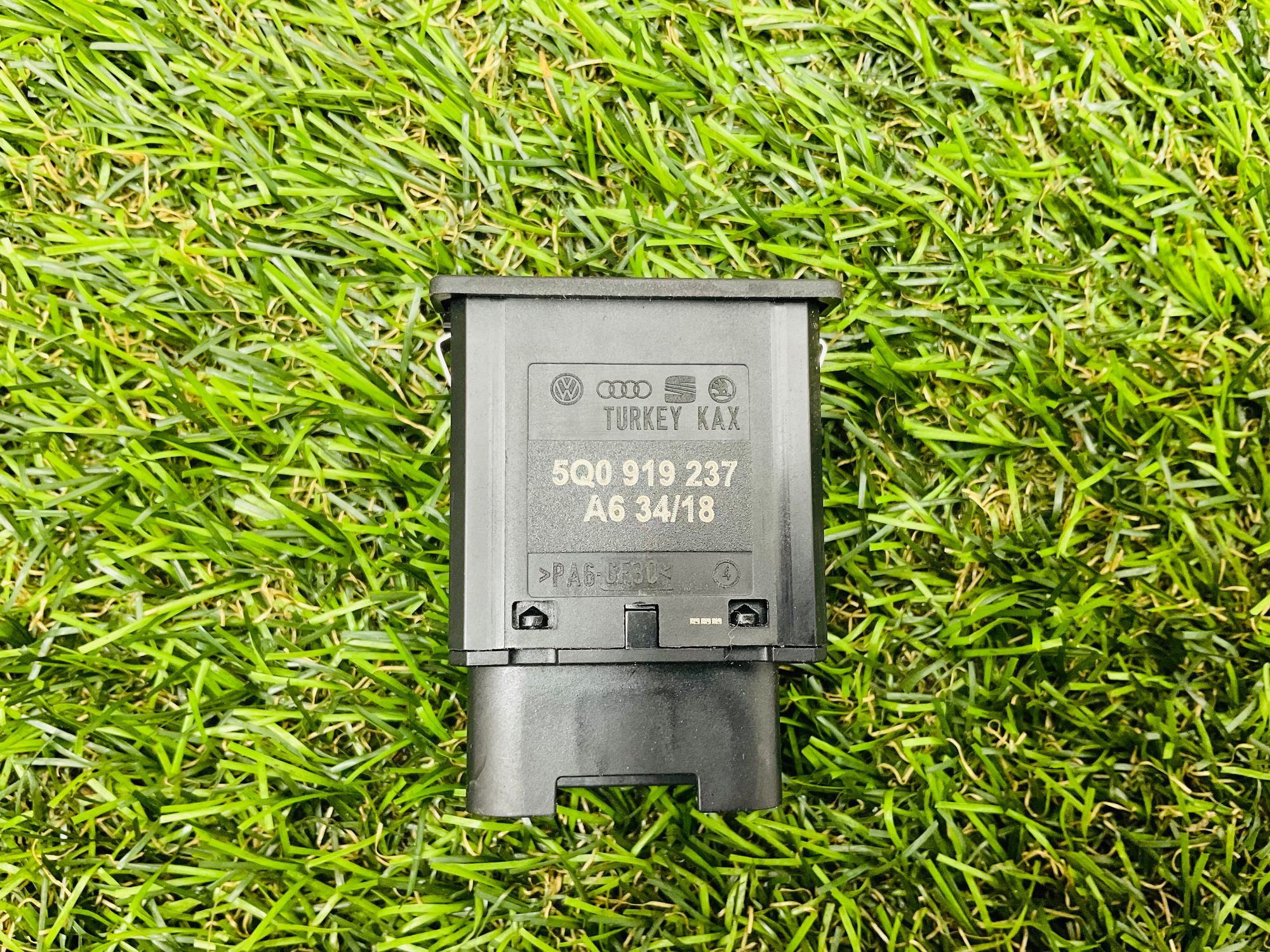 https://ycs.partsauto.market/partsauto-images/thmbs/userImages/h353NjtZg3VDP19b5HMt7LlpbQ93/part/48437289-56d0-4fe5-b6af-02f0f0b5c582_1785574191719.jpg