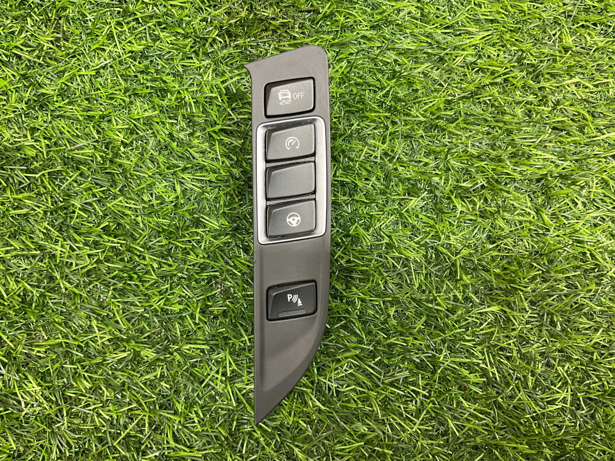 https://ycs.partsauto.market/partsauto-images/thmbs/userImages/h353NjtZg3VDP19b5HMt7LlpbQ93/part/488418c3-132b-4ad4-9a6b-39c223460f7b_1736346996381.jpg