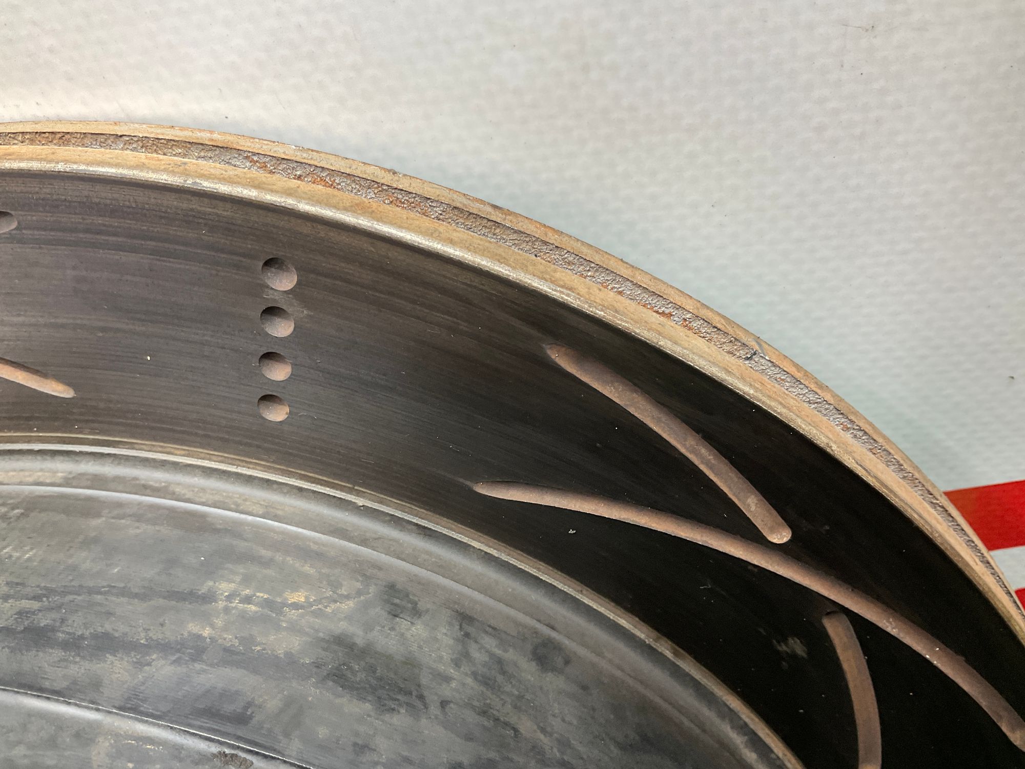 Диски тормозные задние Toyota Land Cruiser 200 рестайлинг 2 (2015—2023) 2017, 8000 рублей, Москва