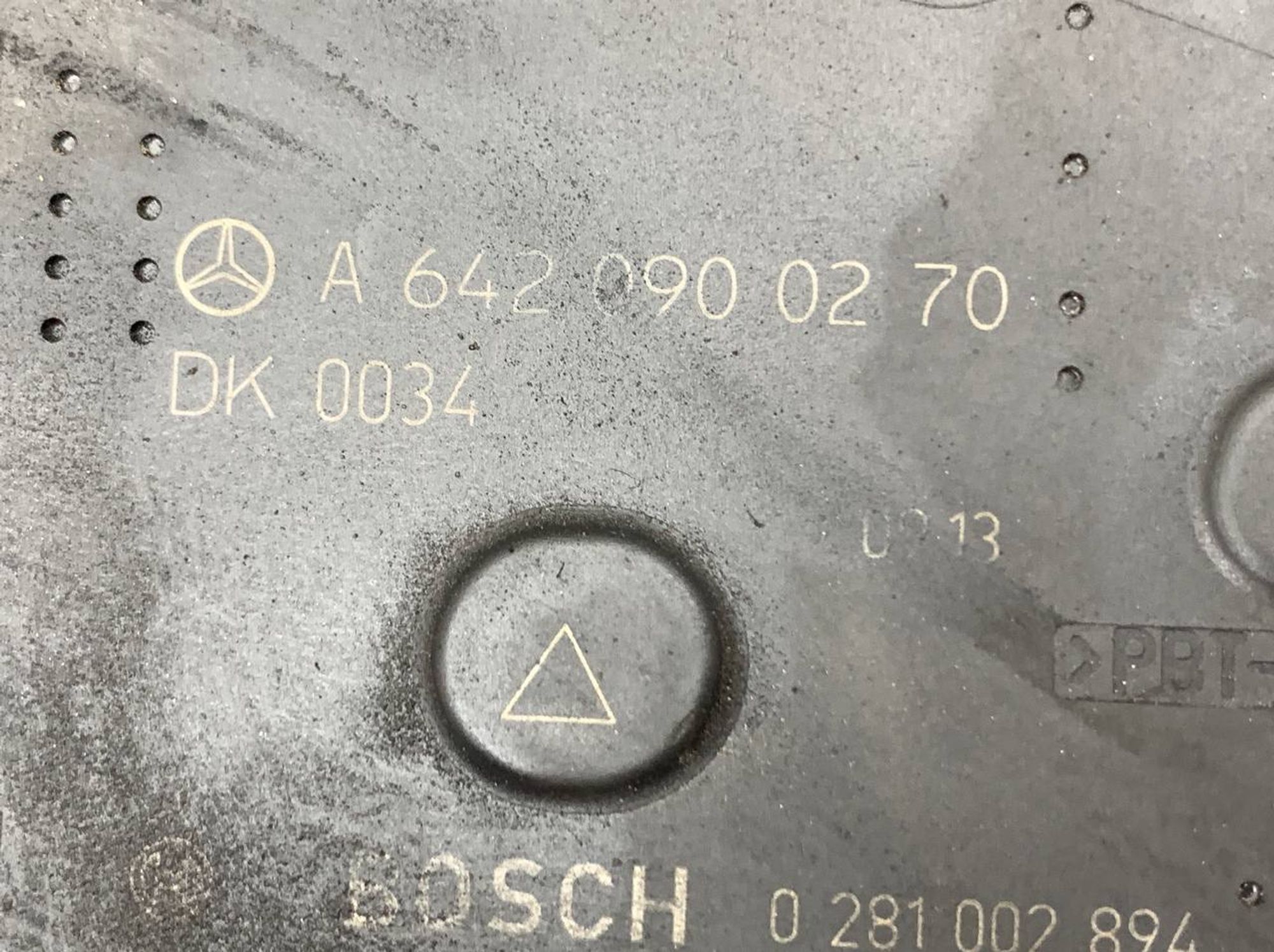 https://ycs.partsauto.market/partsauto-images/thmbs/userImages/h353NjtZg3VDP19b5HMt7LlpbQ93/part/49c3c7b4-c4d1-42d3-adc4-f2d014341da4_1718803638757.jpg