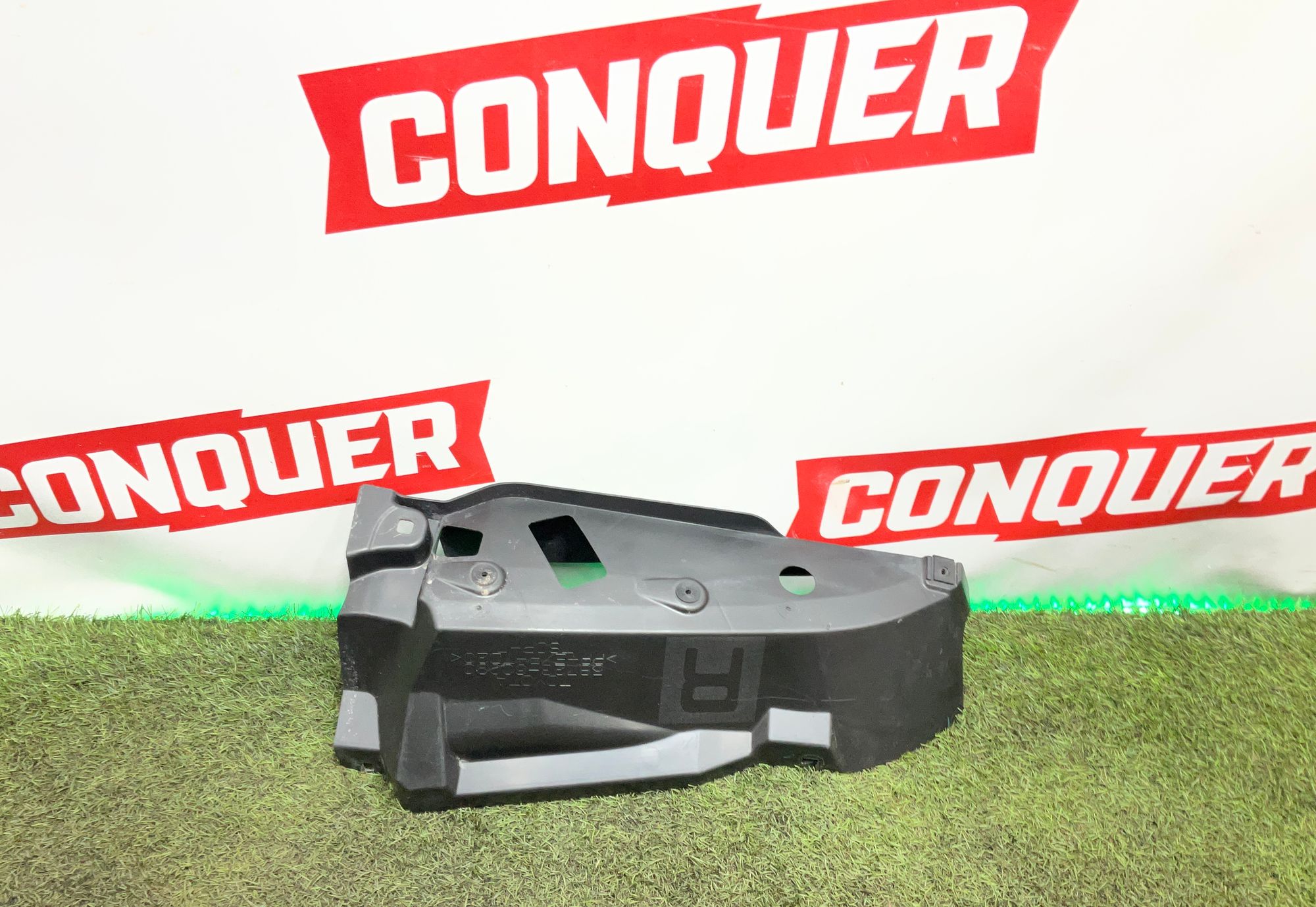 Накладка заднего бампера правая Toyota Land Cruiser 300 (2021—2023) 2022, 2500 рублей, Москва