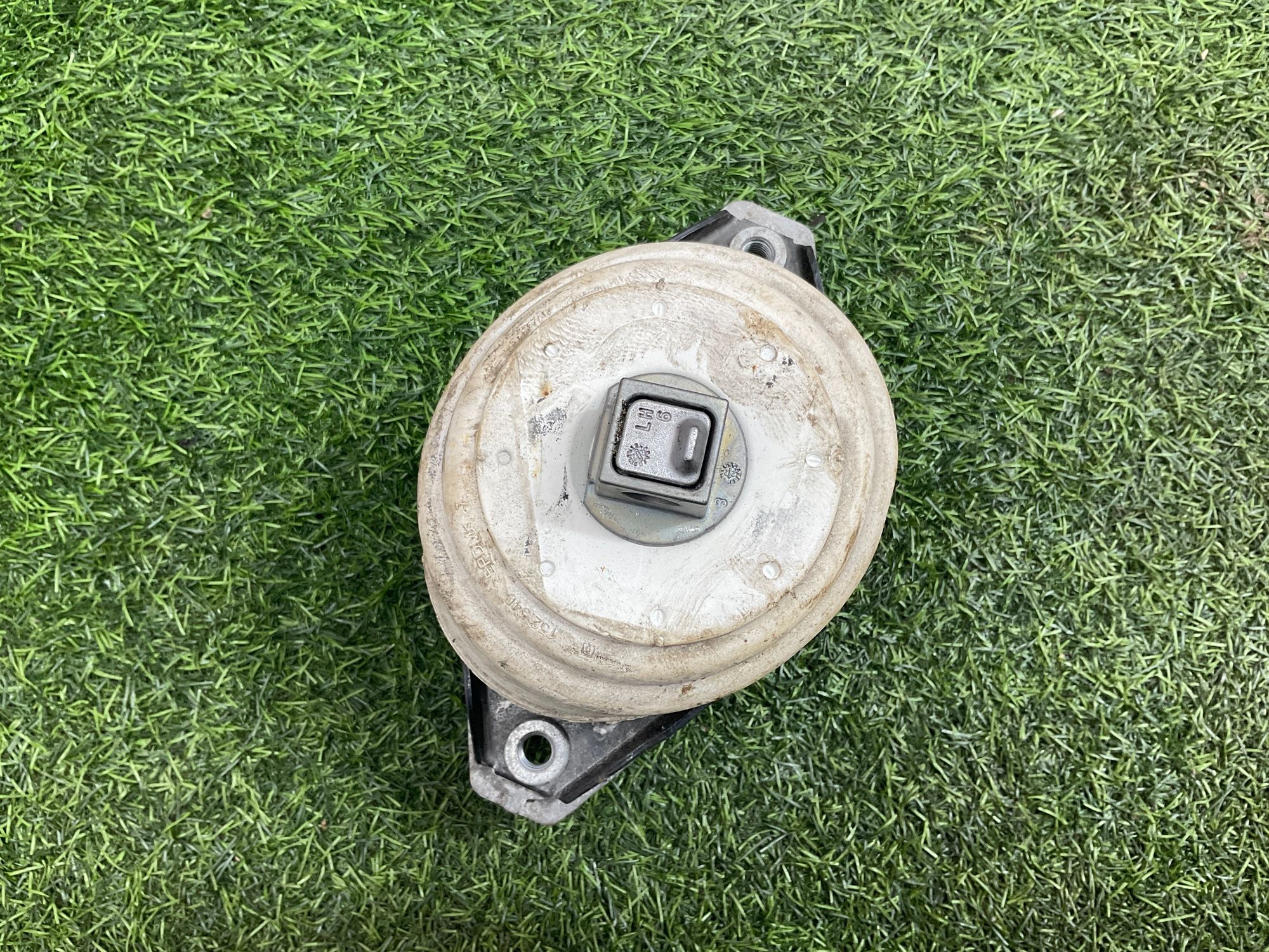 https://ycs.partsauto.market/partsauto-images/thmbs/userImages/h353NjtZg3VDP19b5HMt7LlpbQ93/part/4be68e98-20eb-4cd6-9e48-254d40330b81_1743148070246.jpg