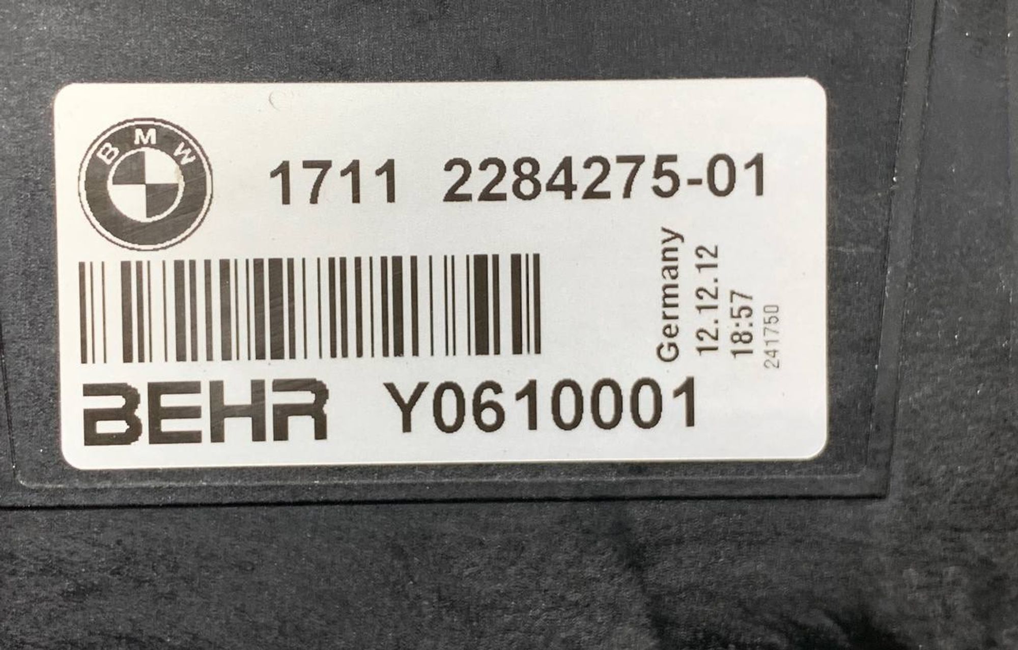 https://ycs.partsauto.market/partsauto-images/thmbs/userImages/h353NjtZg3VDP19b5HMt7LlpbQ93/part/4bf5ba2c-7e7a-4b8e-b3b9-8d339ce90906_1729867039128.jpg