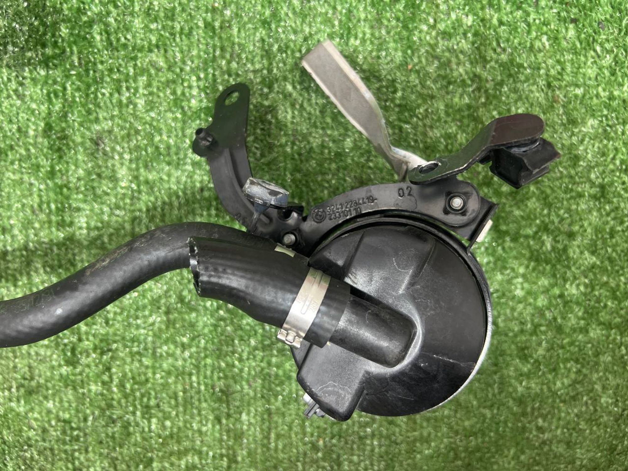 https://ycs.partsauto.market/partsauto-images/thmbs/userImages/h353NjtZg3VDP19b5HMt7LlpbQ93/part/4cbdb0c1-dbf7-4dc3-9fc8-0ad5ab88e2c9_1730118334312.jpg