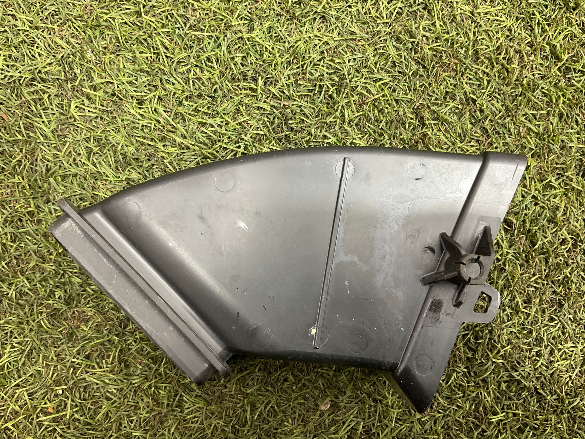 Водосток капота правый BMW M8, F91/F92/F93, 1000 рублей, Москва