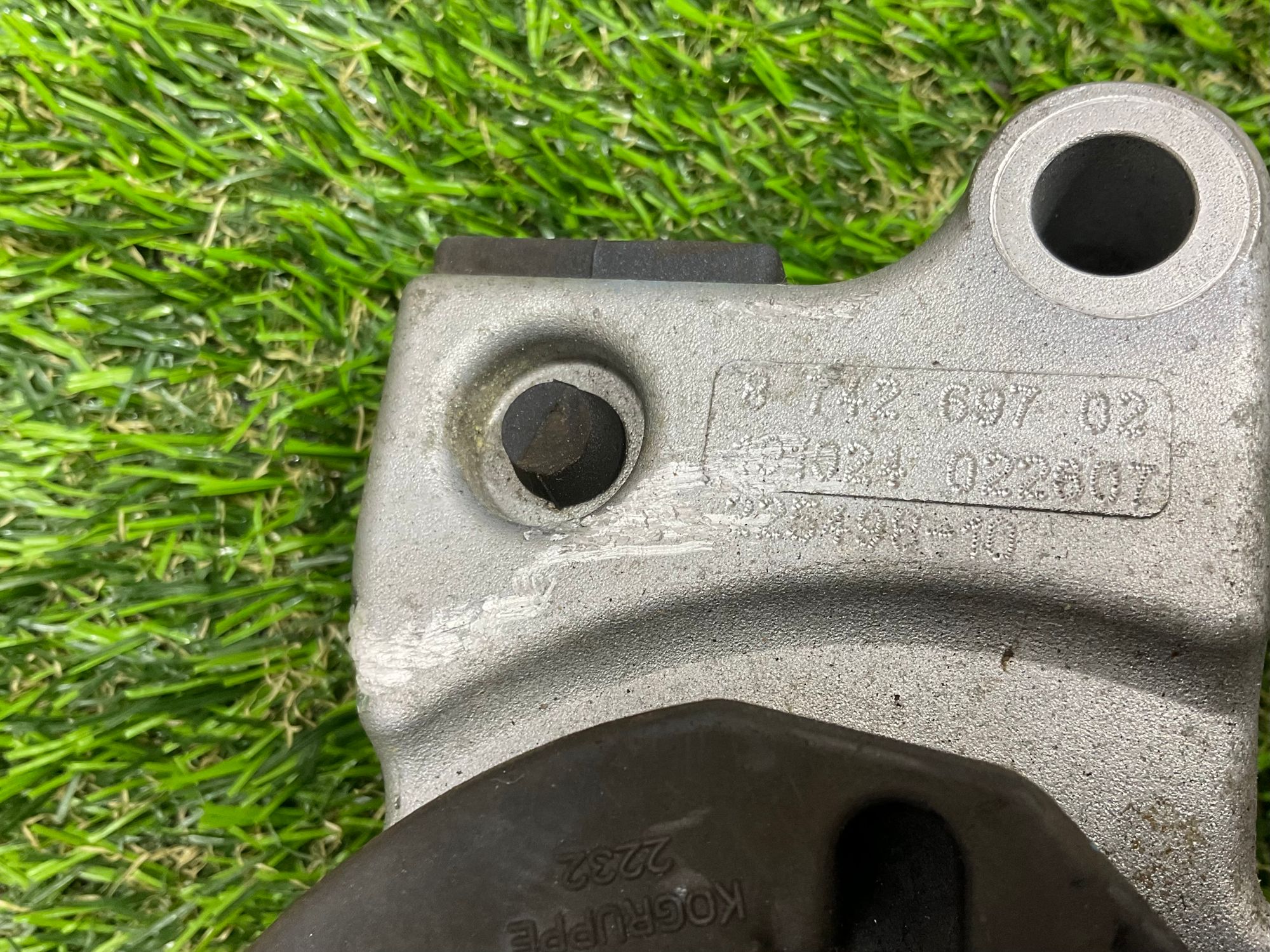 https://ycs.partsauto.market/partsauto-images/thmbs/userImages/h353NjtZg3VDP19b5HMt7LlpbQ93/part/4d27a162-afbe-4b3f-abeb-1de927d4b262_1781256928834.jpg