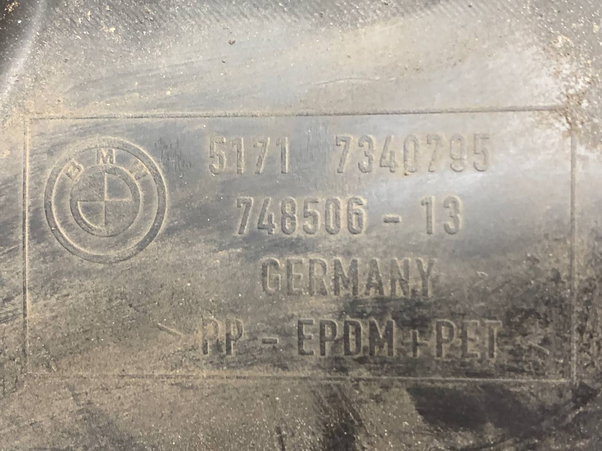 https://ycs.partsauto.market/partsauto-images/thmbs/userImages/h353NjtZg3VDP19b5HMt7LlpbQ93/part/4d4ed733-e801-4a33-a3c9-468be8cb2c20_1719229796302.jpg