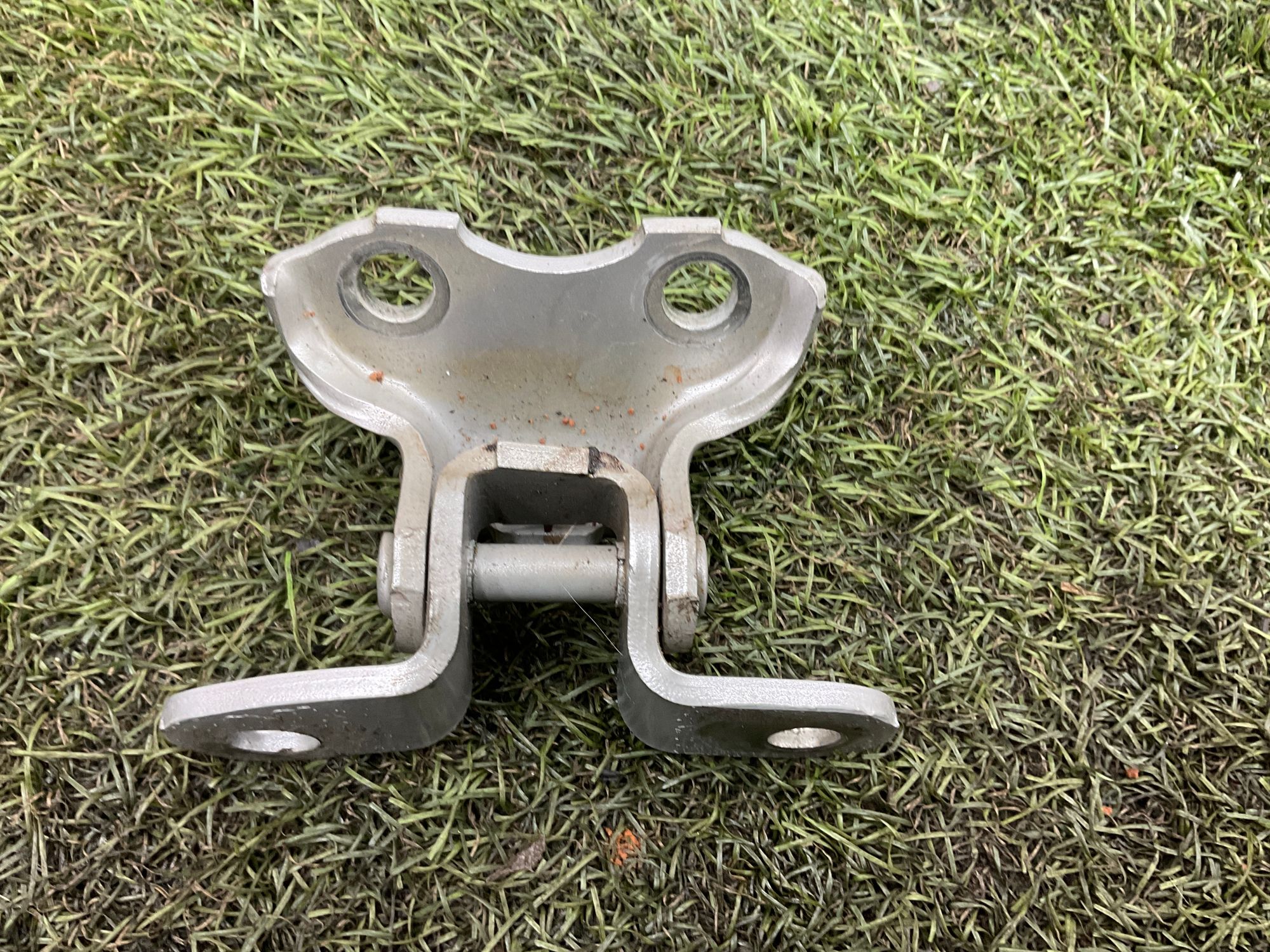 Петля двери правой передней Toyota Land Cruiser 200 рестайлинг 2 (2015—2023) 2017, 2000 рублей, Москва