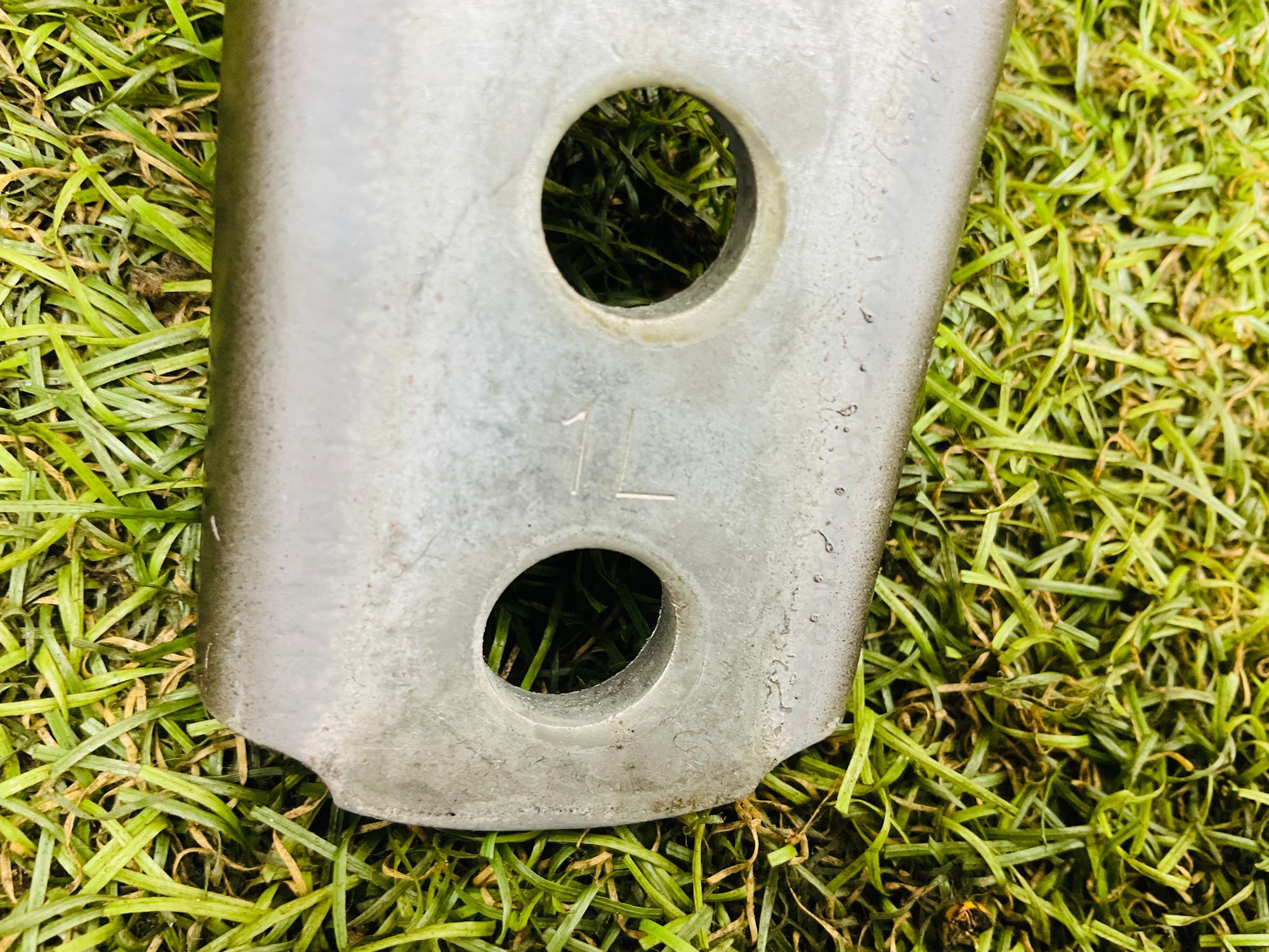 https://ycs.partsauto.market/partsauto-images/thmbs/userImages/h353NjtZg3VDP19b5HMt7LlpbQ93/part/4ee41fab-fc47-4cef-b470-14c22dca575d_1779808129598.jpg