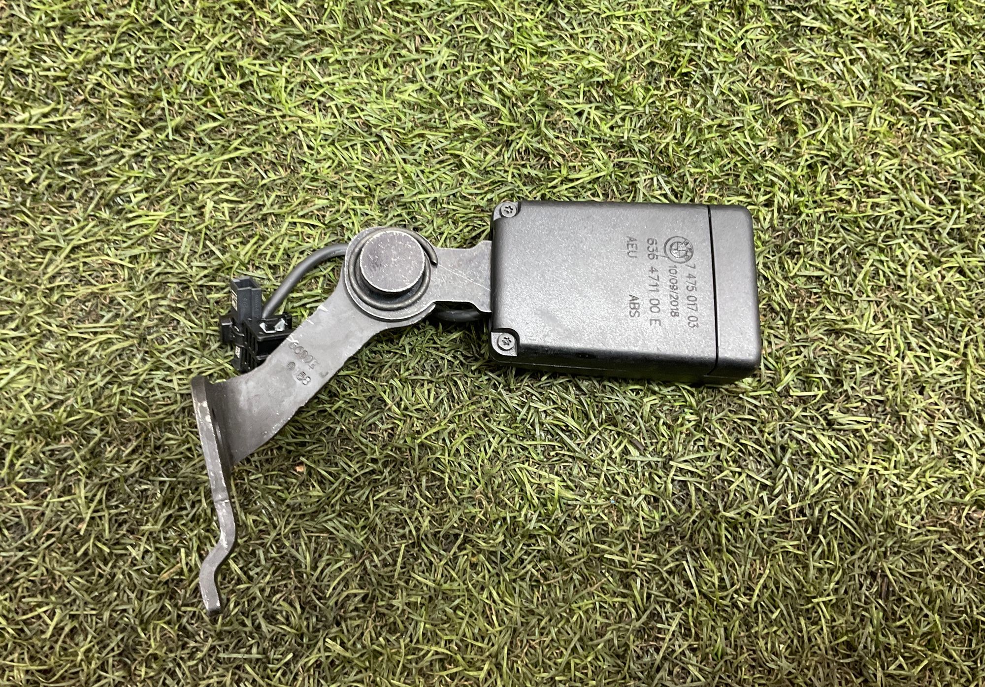 Замок ремня безопасности задний левый BMW 5 F90, 1000 рублей, Москва