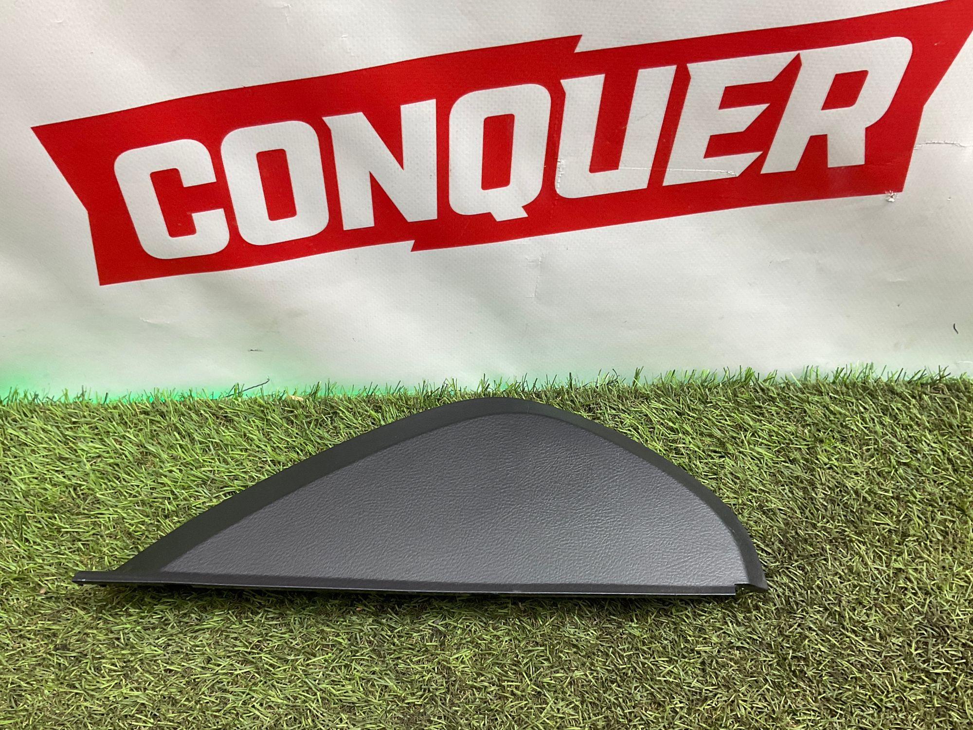 Накладка торпедо правая Toyota Land Cruiser 200 рестайлинг 2 (2015—2023) 2017, 1000 рублей, Москва