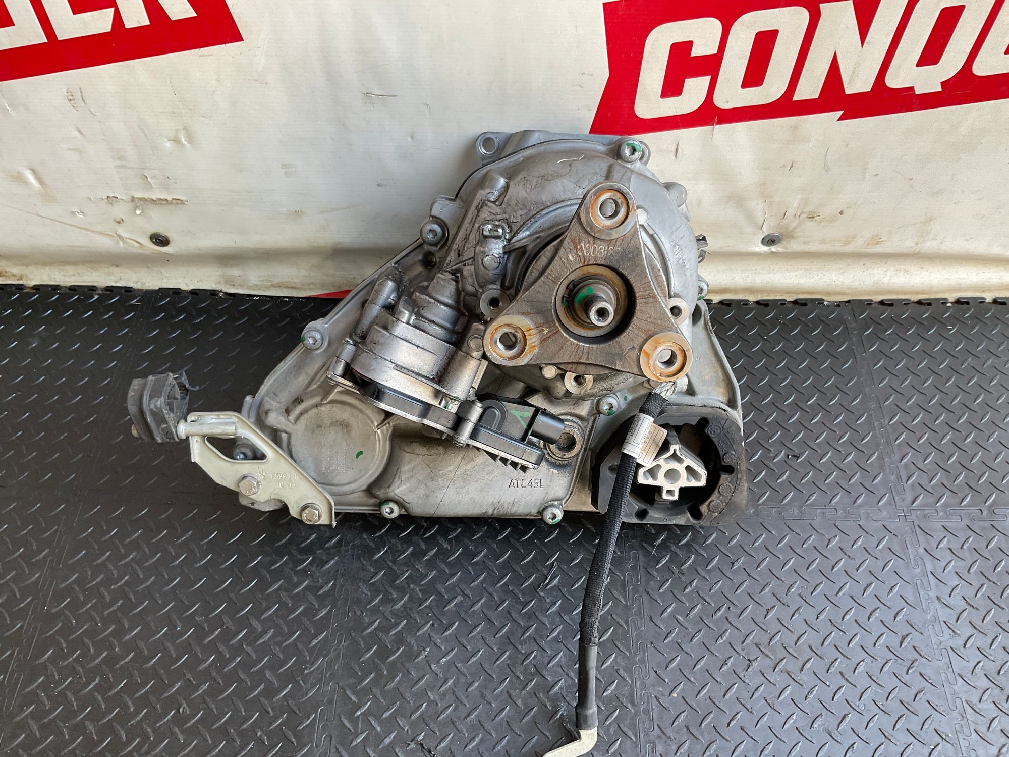 https://ycs.partsauto.market/partsauto-images/thmbs/userImages/h353NjtZg3VDP19b5HMt7LlpbQ93/part/50002e33-3e39-4442-8d27-fcbbcc7c9596_1745566395385.jpg