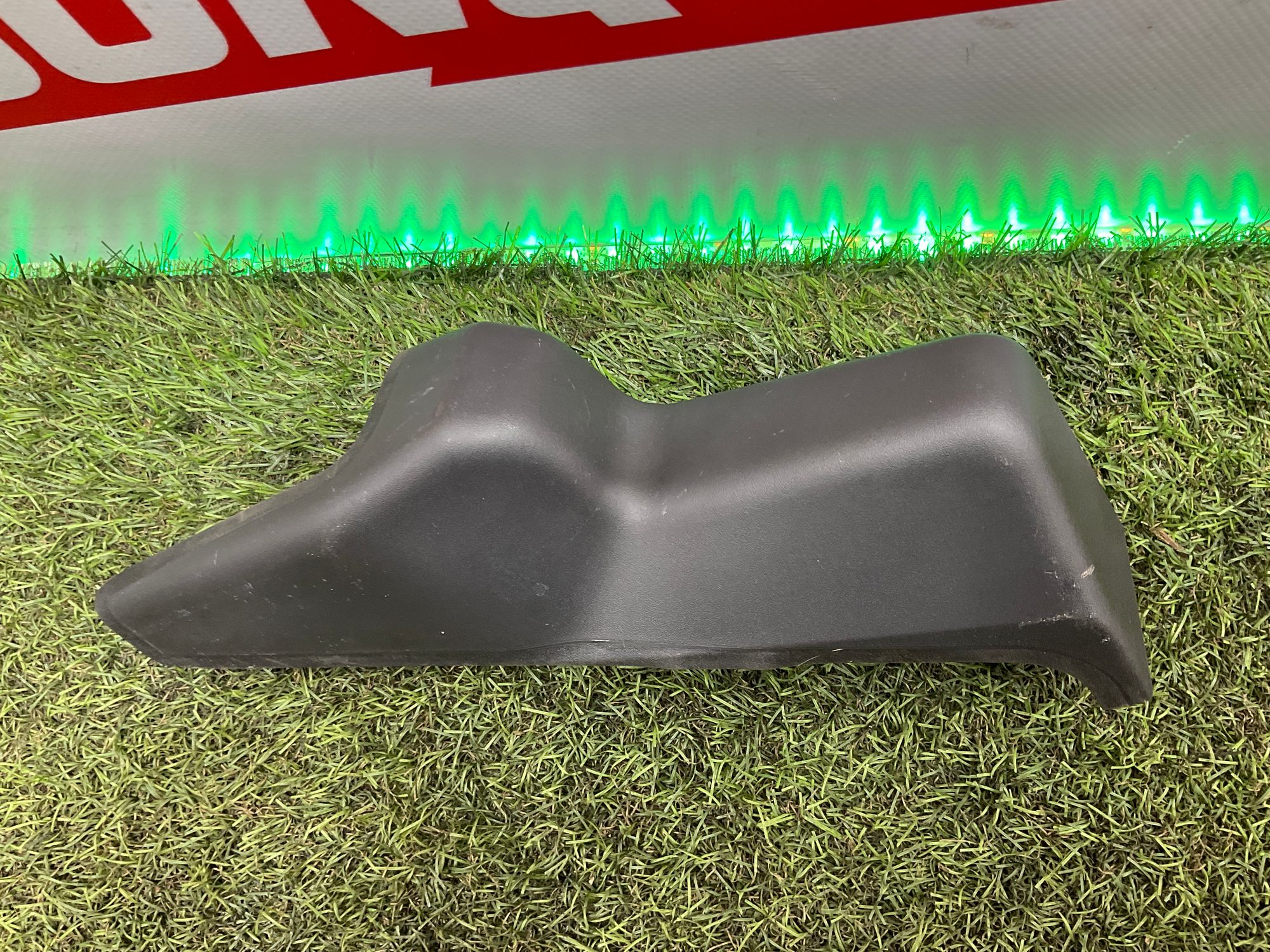 Накладка заднего сиденья левая Land Rover Defender II L663 2022, 1500 рублей, Москва